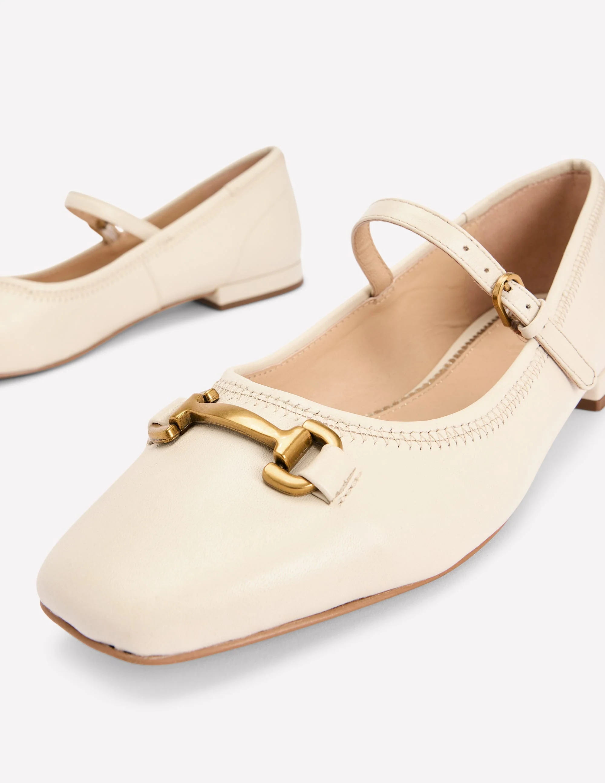 Flache Mary Janes mit Trensendetail-Ekru - Image 3