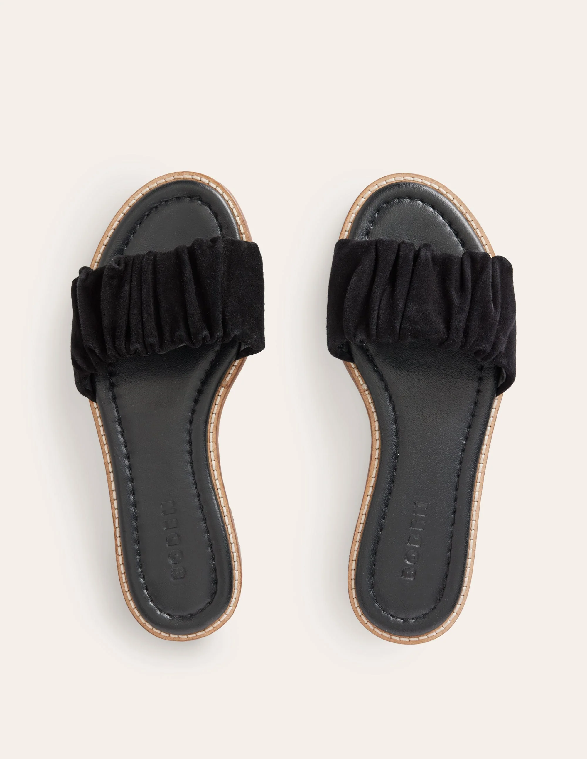 Flache Sandalen mit Raffung-Schwarz - Image 6
