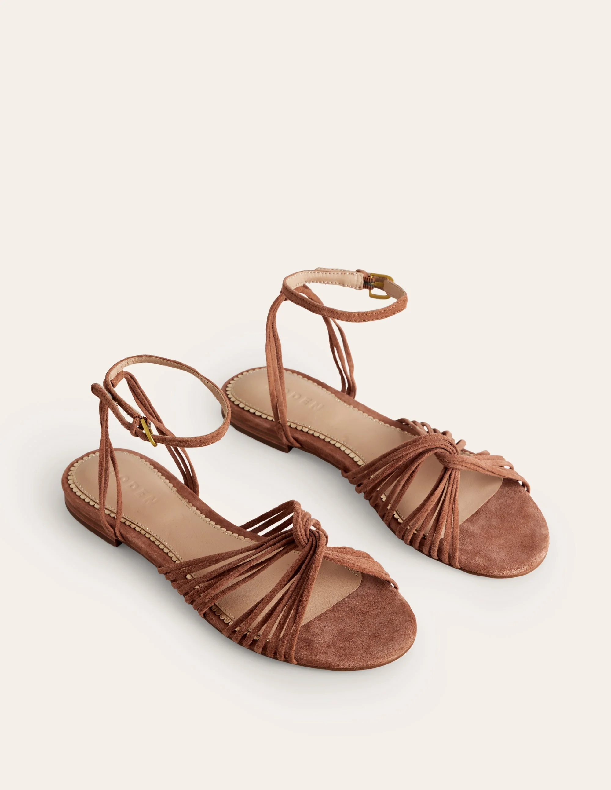 Flache Sandalen mit Twistdetail-Hellbraunes Veloursleder - Image 3