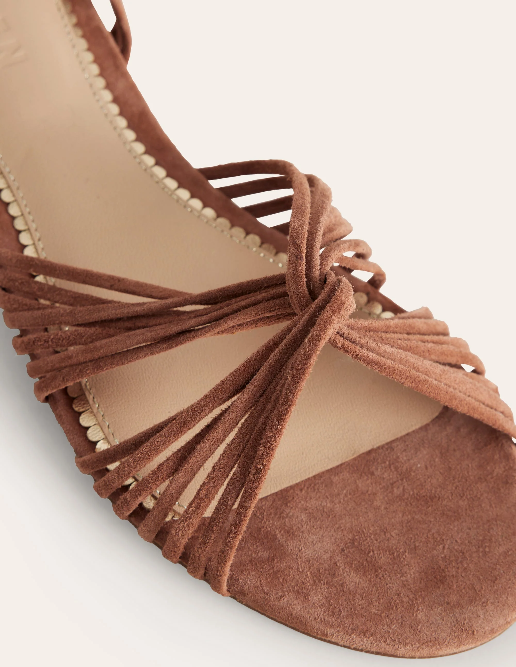 Flache Sandalen mit Twistdetail-Hellbraunes Veloursleder - Image 4