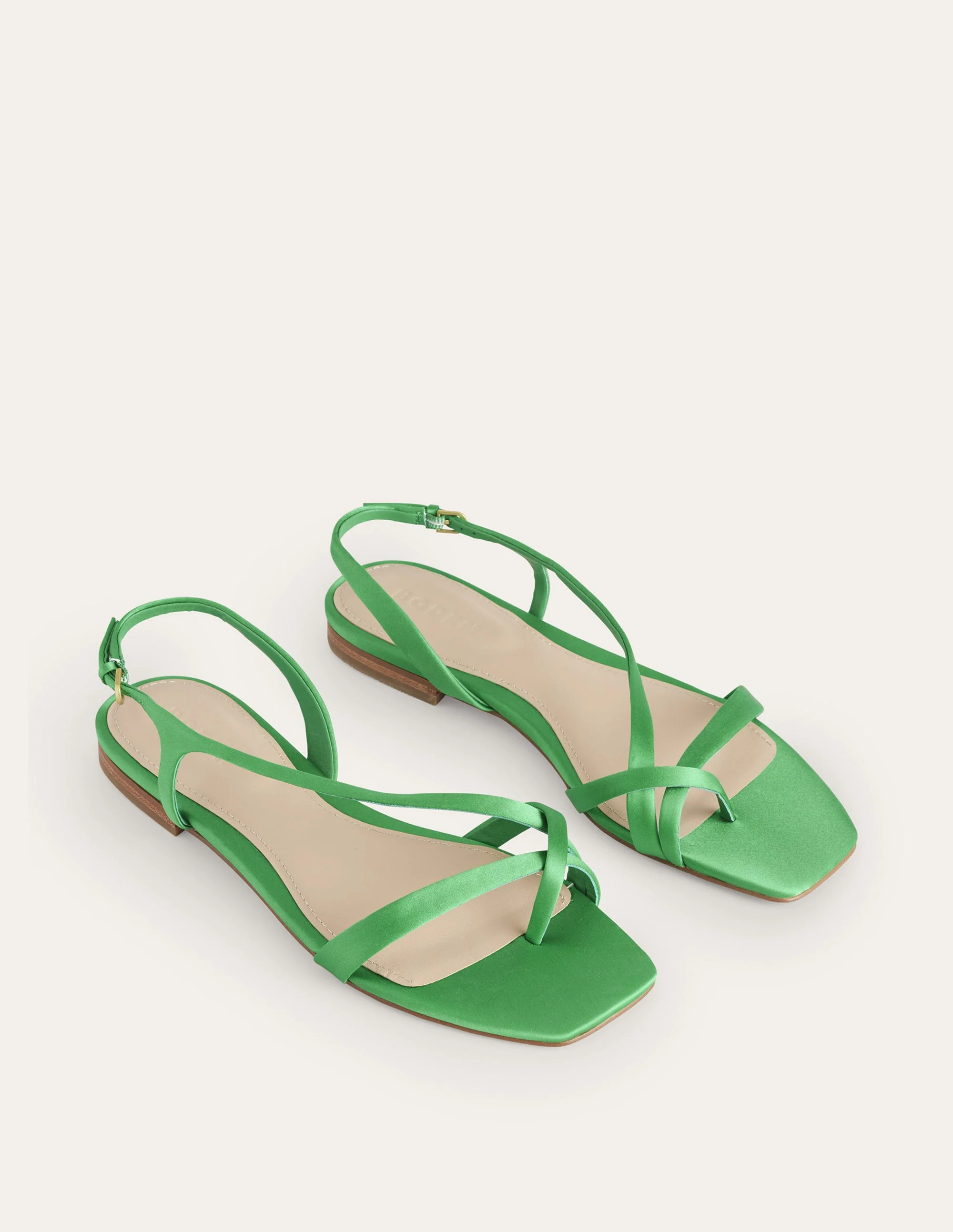 Flache Satin-Sandalen mit Zehenschlaufe-Strahlendes Grün, Satin - Image 3