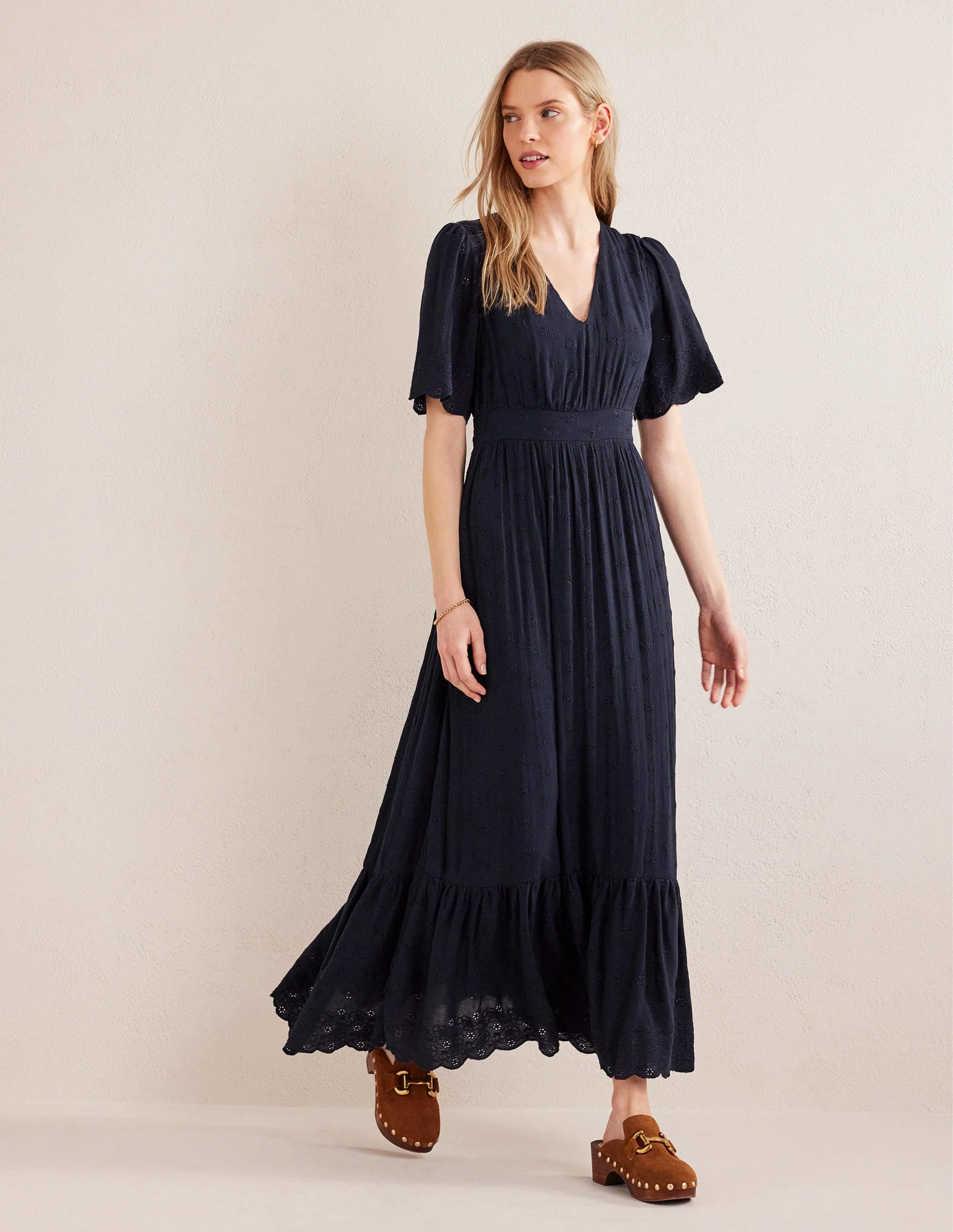 Flatterndes Maxikleid mit Lochstickerei-Klassisches Marineblau