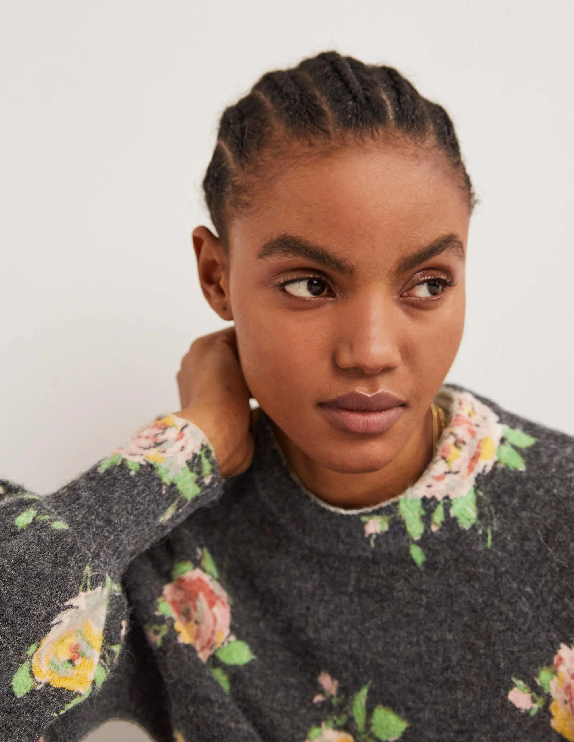 Flauschiger Pullover mit Blousonärmeln-Schwarz, Gemalte Rosen - Image 2