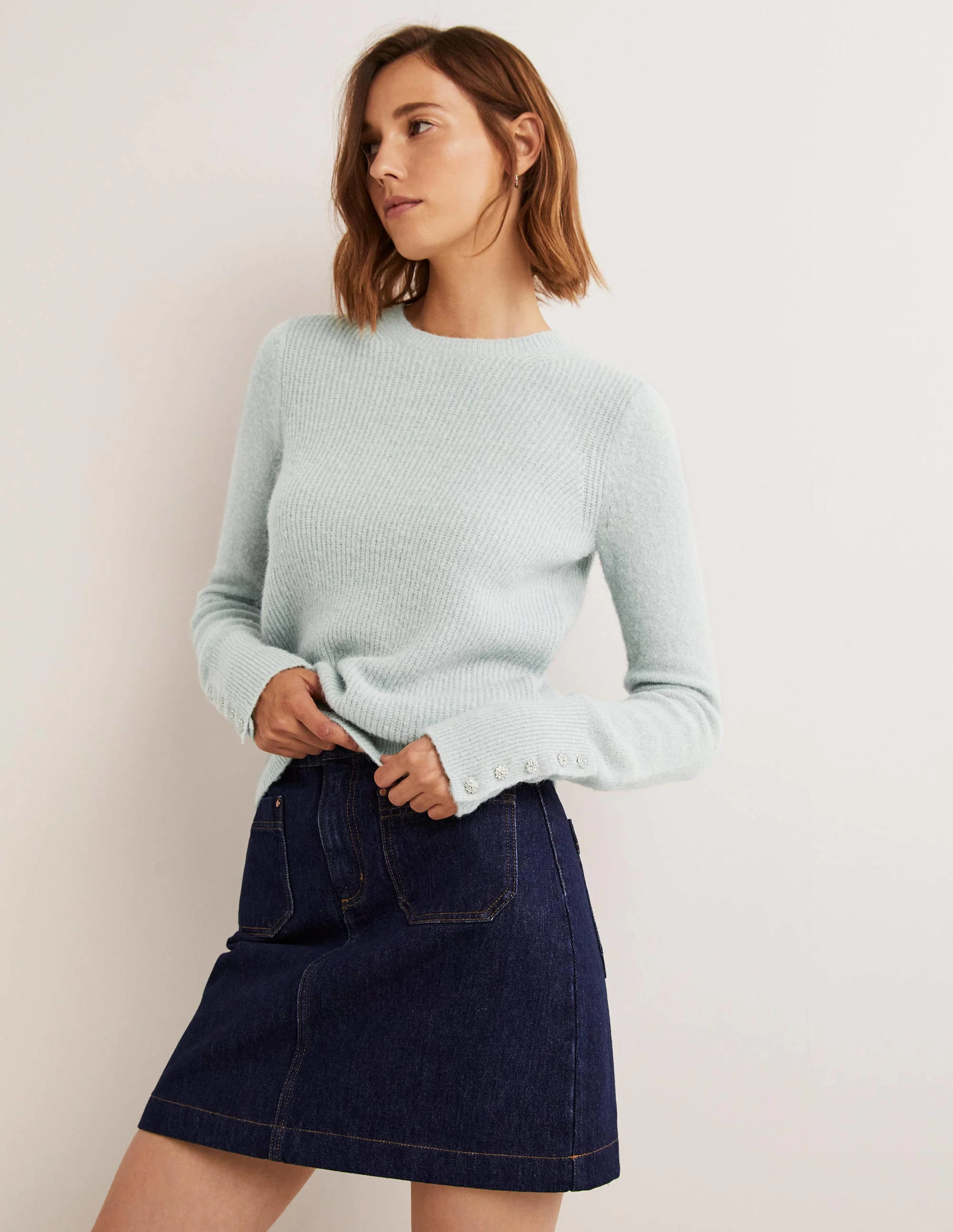 Flauschiger Pullover mit Schmucksteinknöpfen-Surfblau