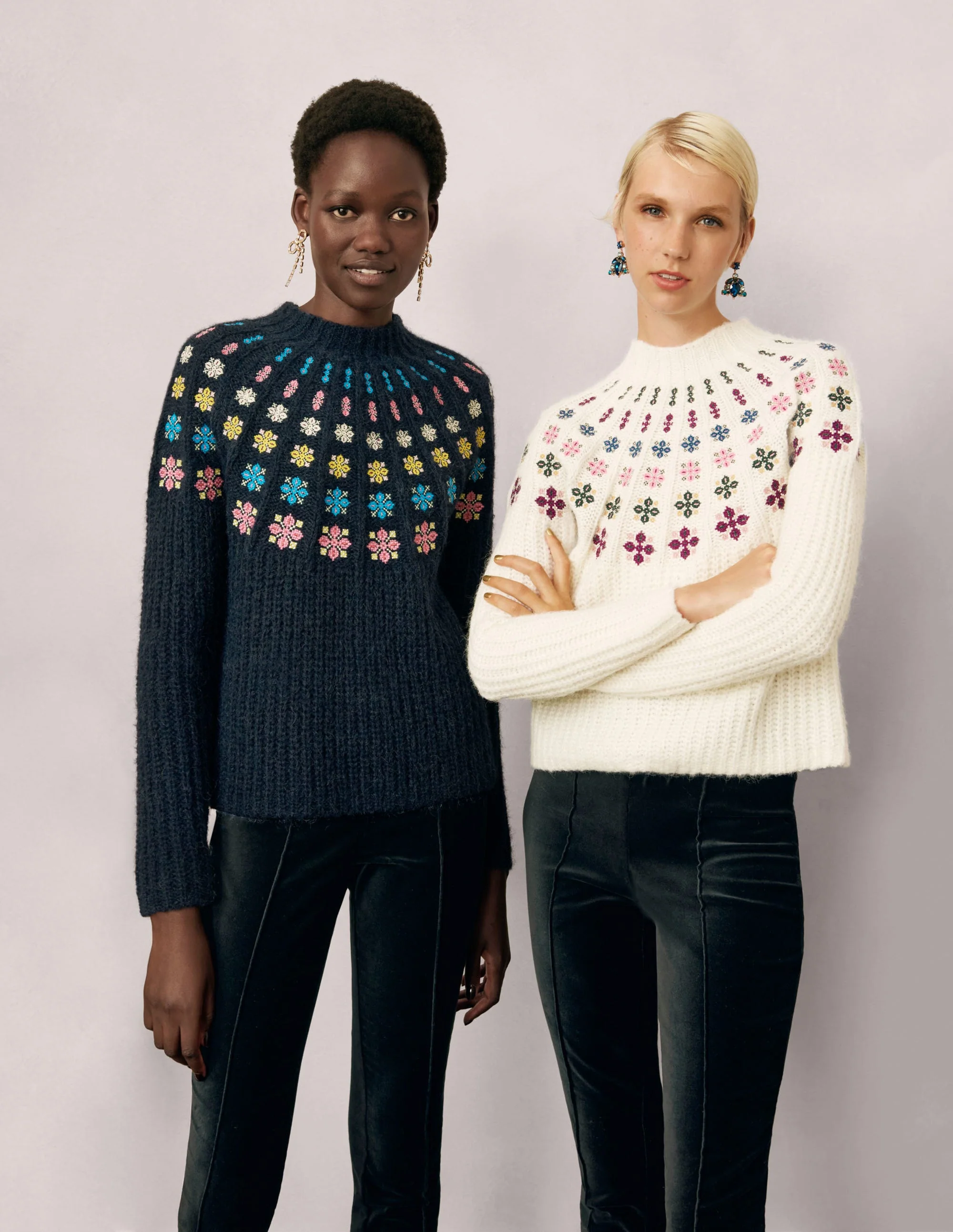 Flauschiger Pullover mit Stickerei-Naturweiß/Bunt, Stickerei - Image 6