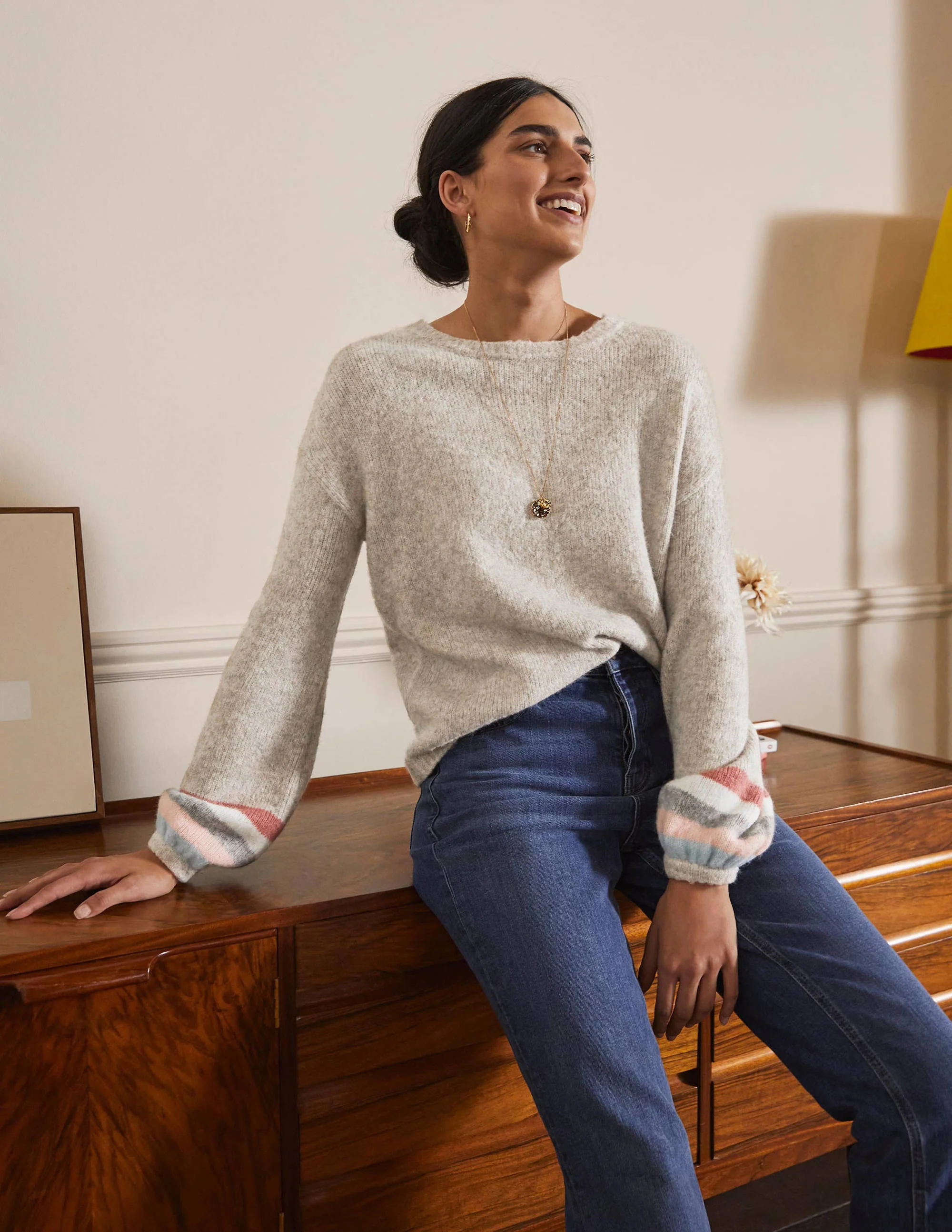 Flauschiger Pullover mit Streifen-Hellbeige Melange