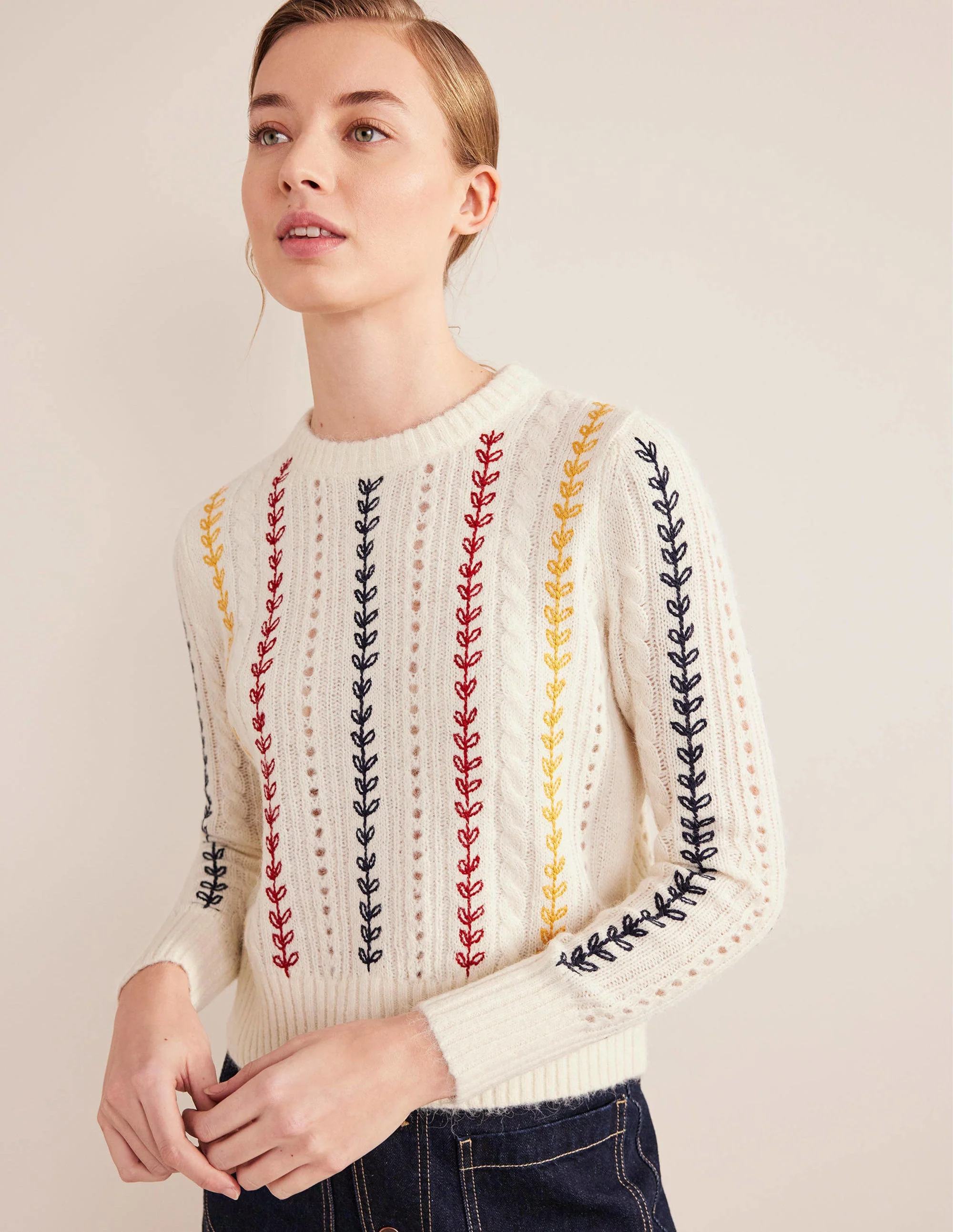 Flauschiger Pullover mit Zopfstrickmuster und Stickerei-Warmes Naturweiß