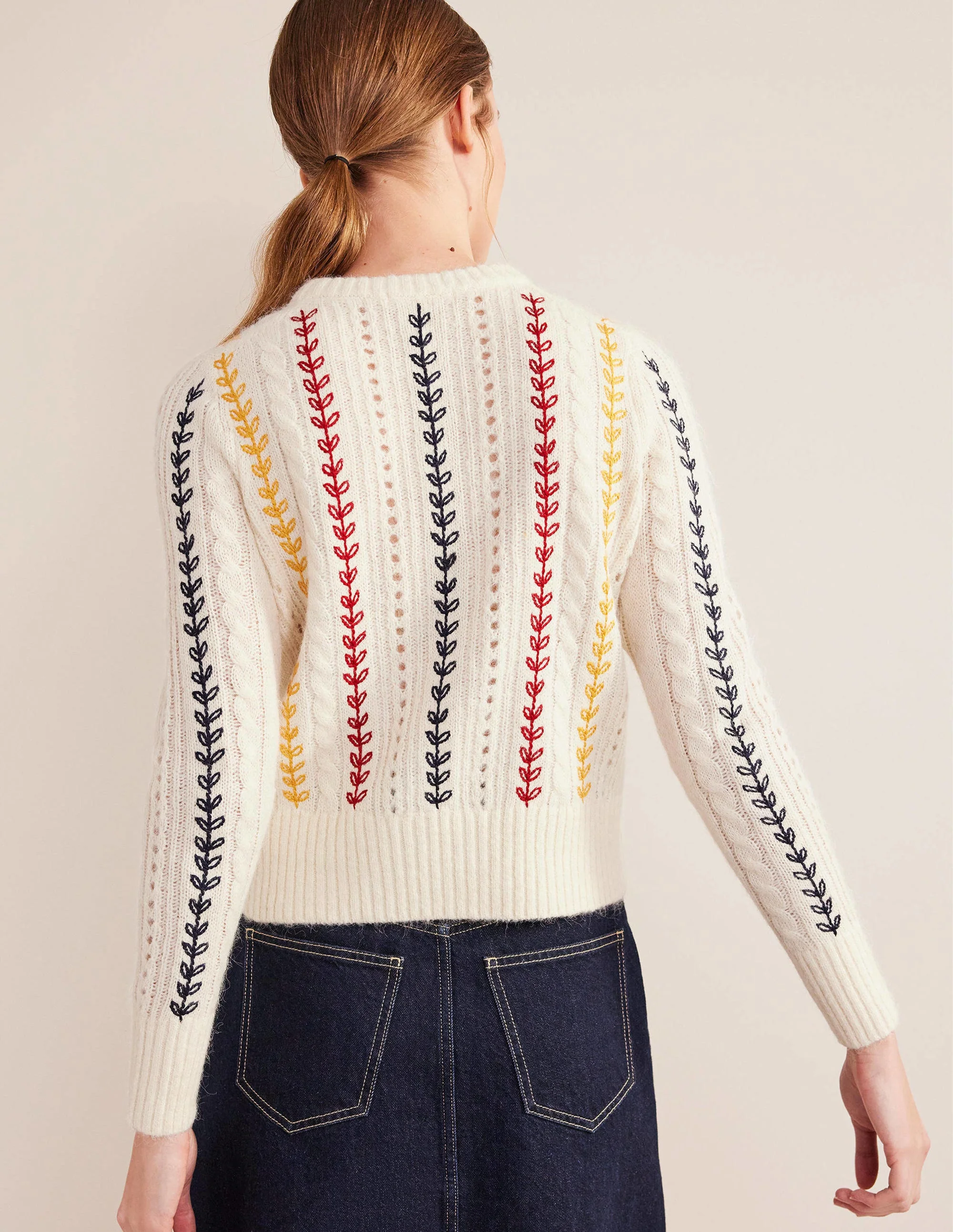 Flauschiger Pullover mit Zopfstrickmuster und Stickerei-Warmes Naturweiß - Image 3