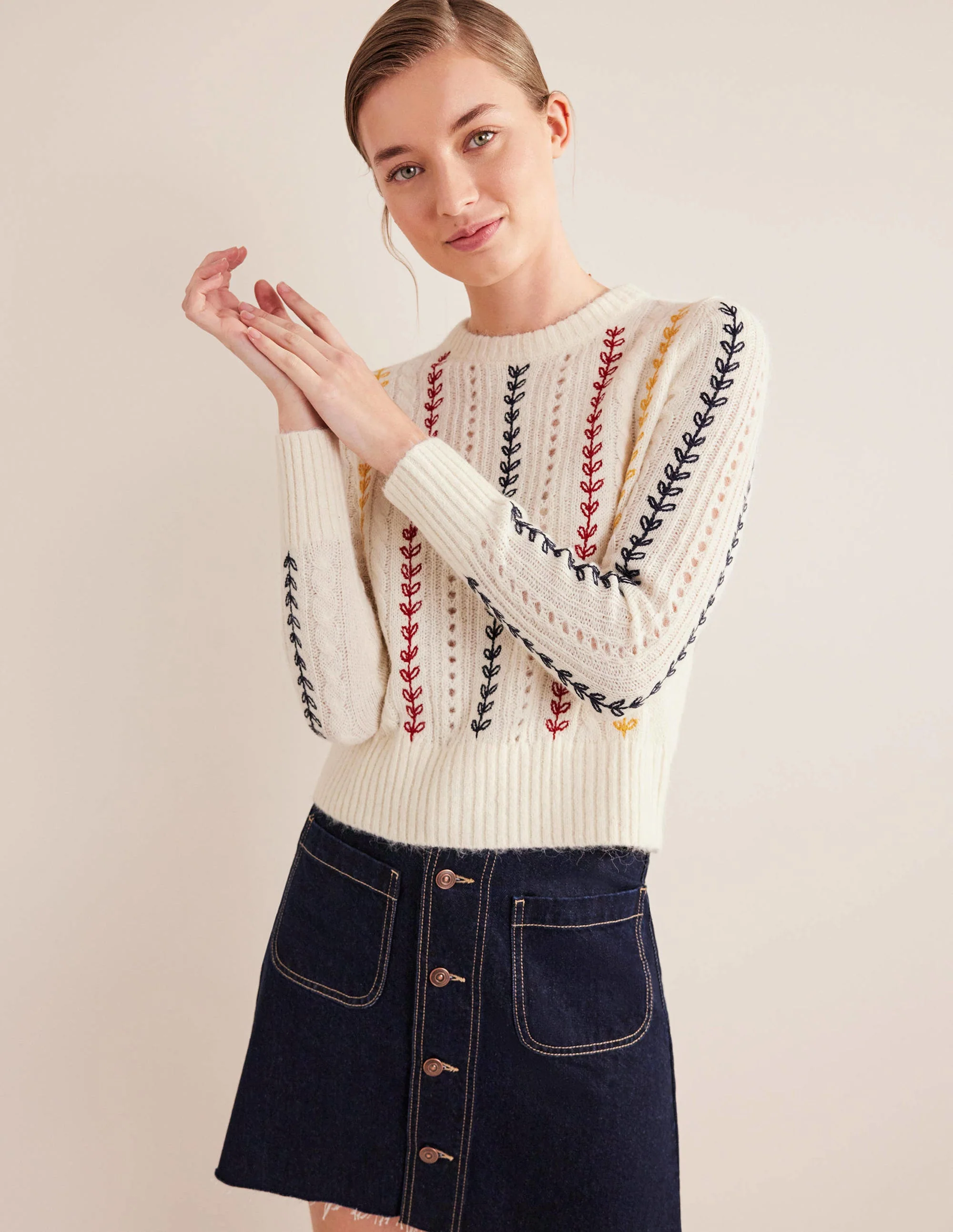 Flauschiger Pullover mit Zopfstrickmuster und Stickerei-Warmes Naturweiß - Image 4