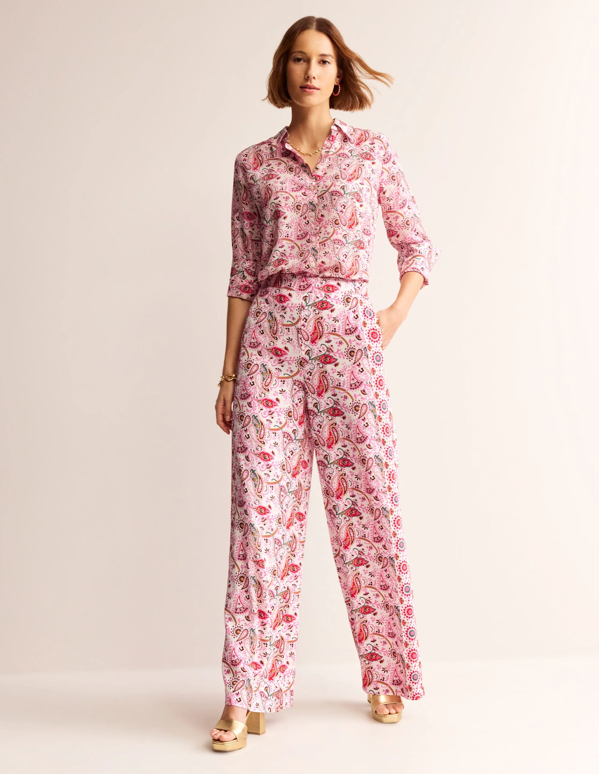 Fließende Palazzohose aus Krepp-Floral Paisley
