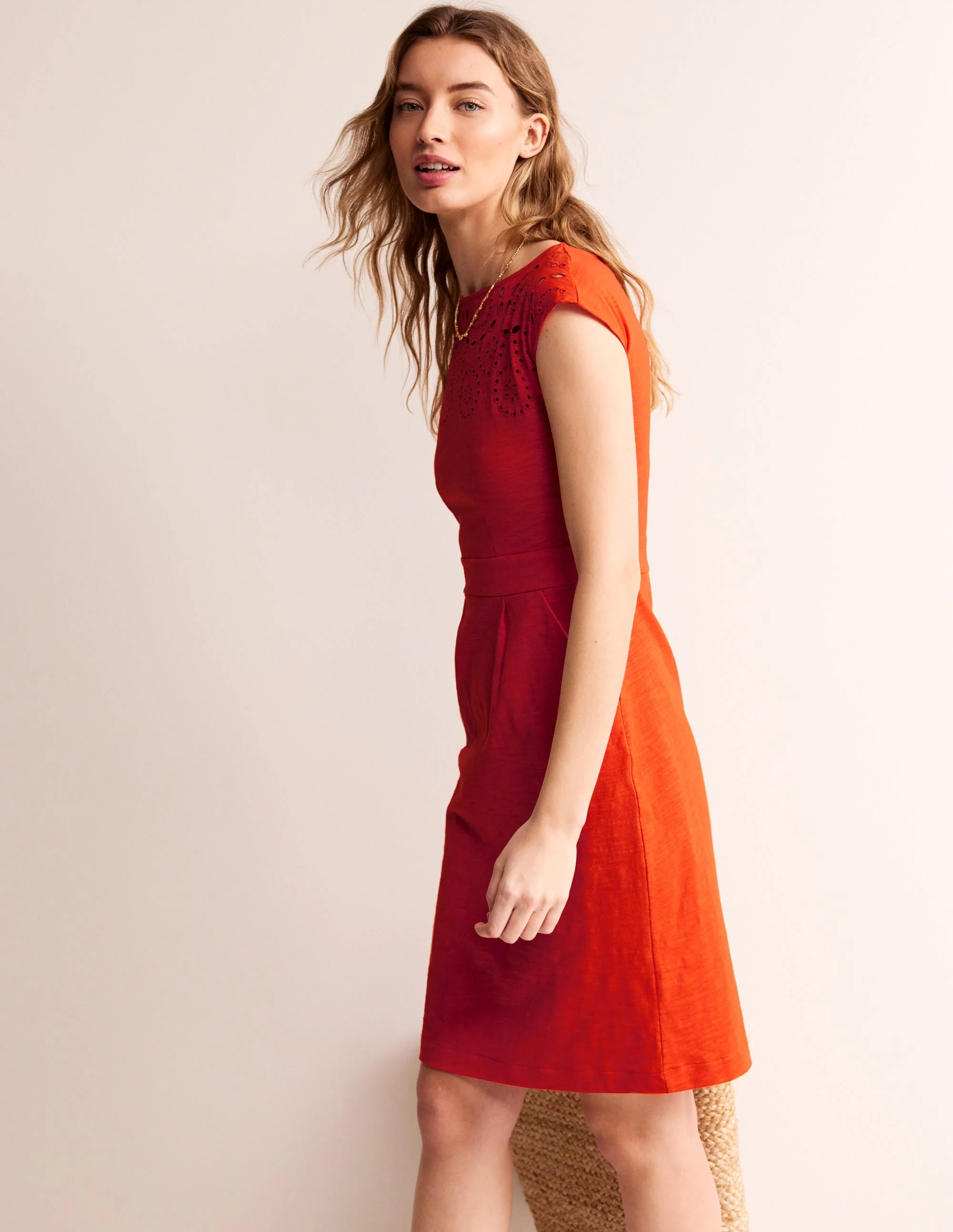 Florrie Kleid mit Lochstickerei-Mandarinenorange - Image 4