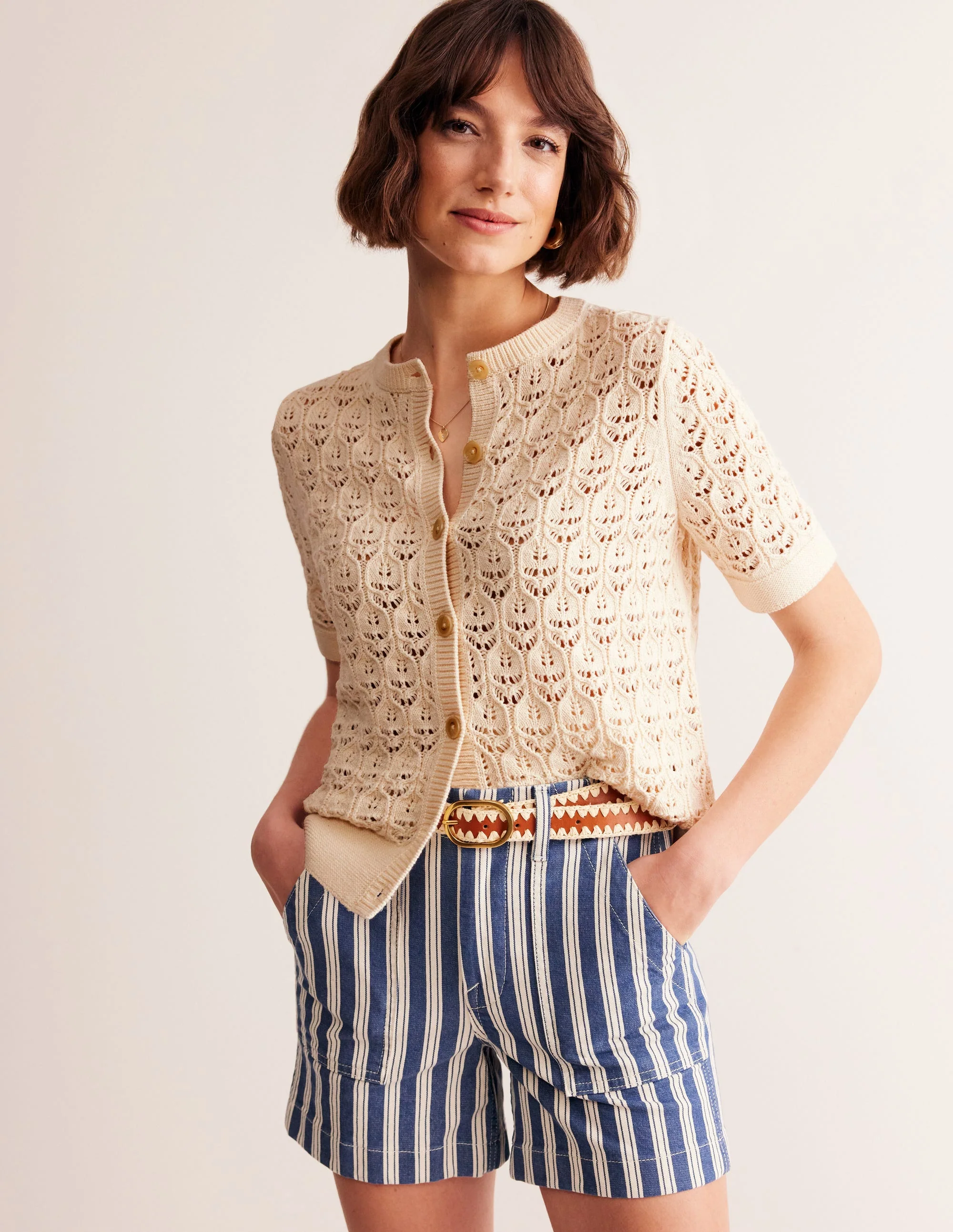Gehäkelte, kurzärmlige Strickjacke-Warmes Naturweiß