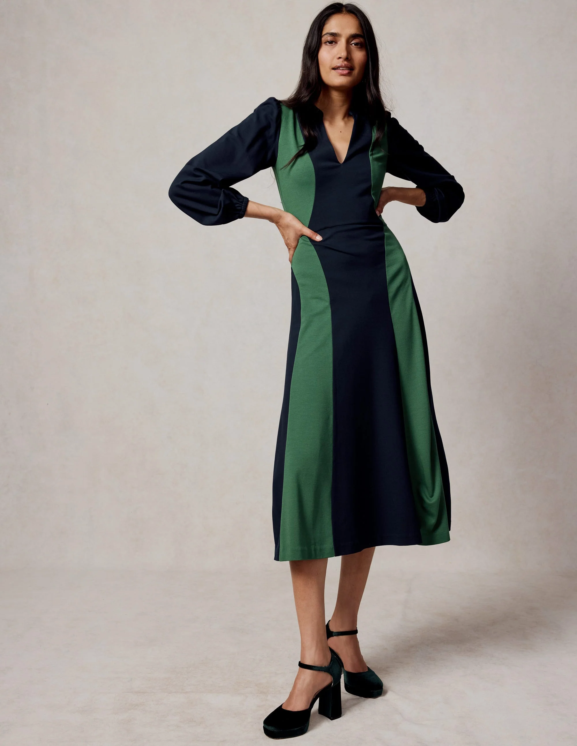 Gekerbtes Ponte-Kleid mit abstraktem Muster-Marineblau, Lichtung - Image 5