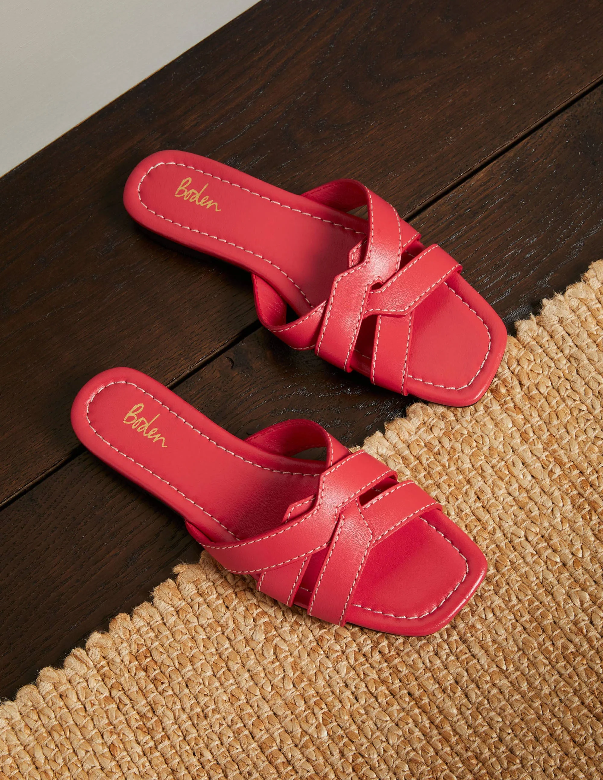 Geometrische flache Slipper-Helles Mohnblumenrot