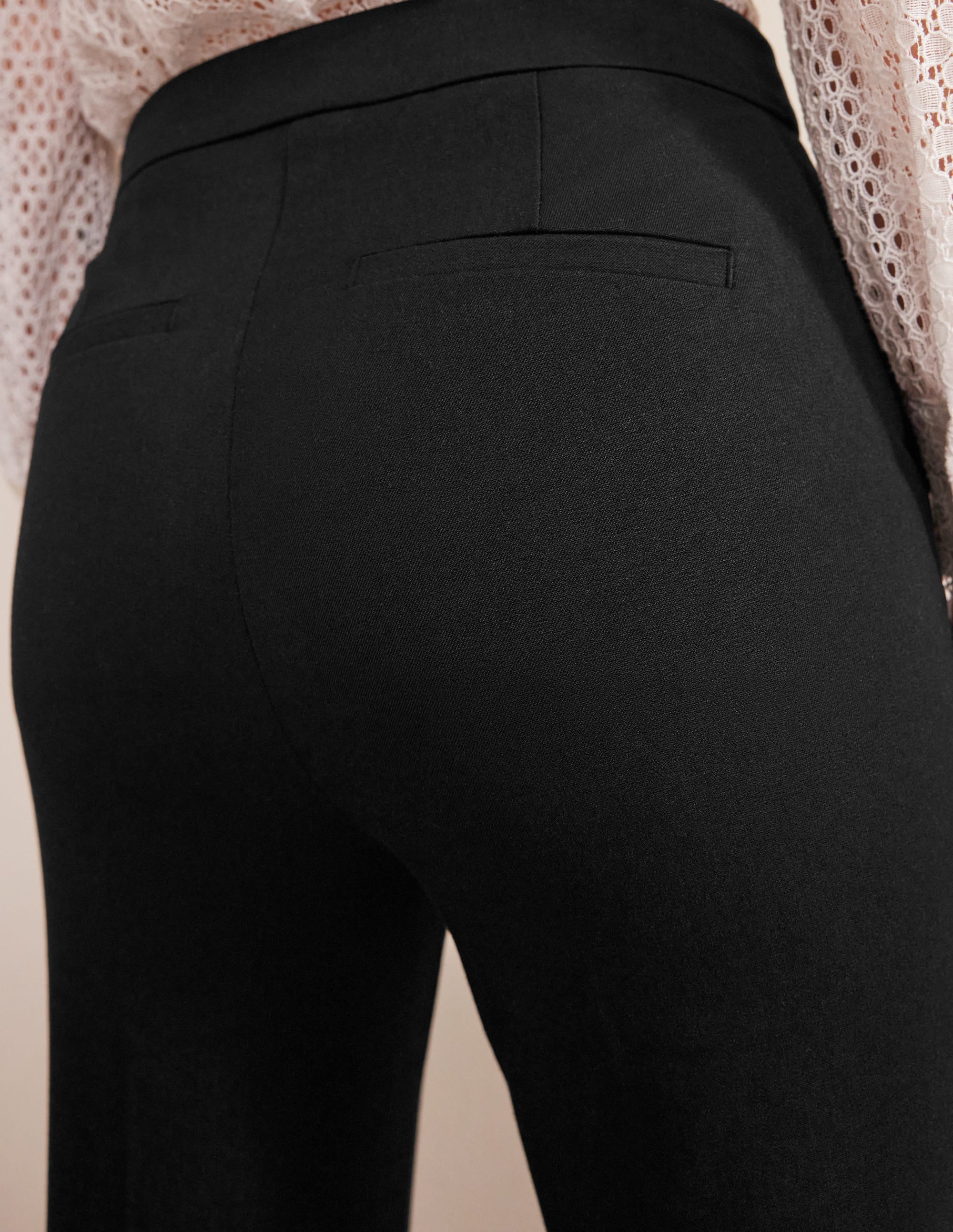 Gerade geschnittene Hose mit 2-Wege-Stretch-Schwarz - Image 2