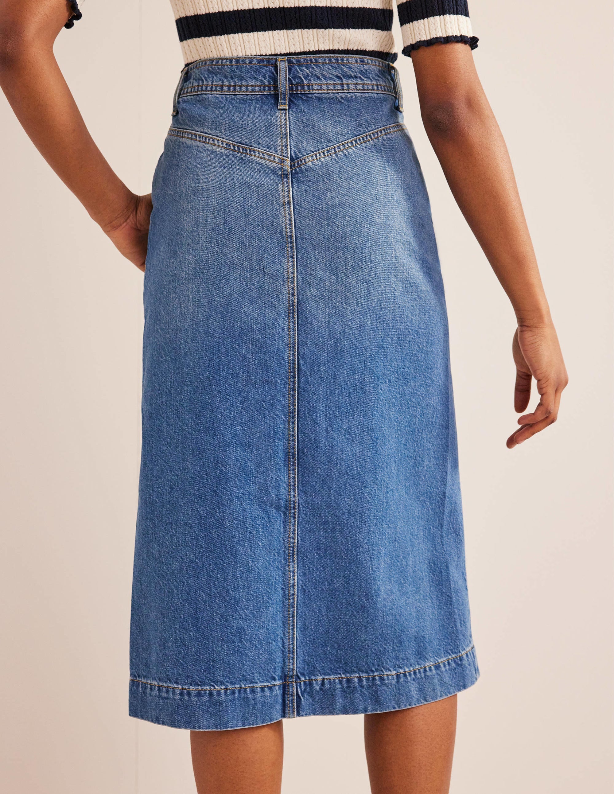Gerader Midirock aus Denim-Rillenwaschung - Image 3