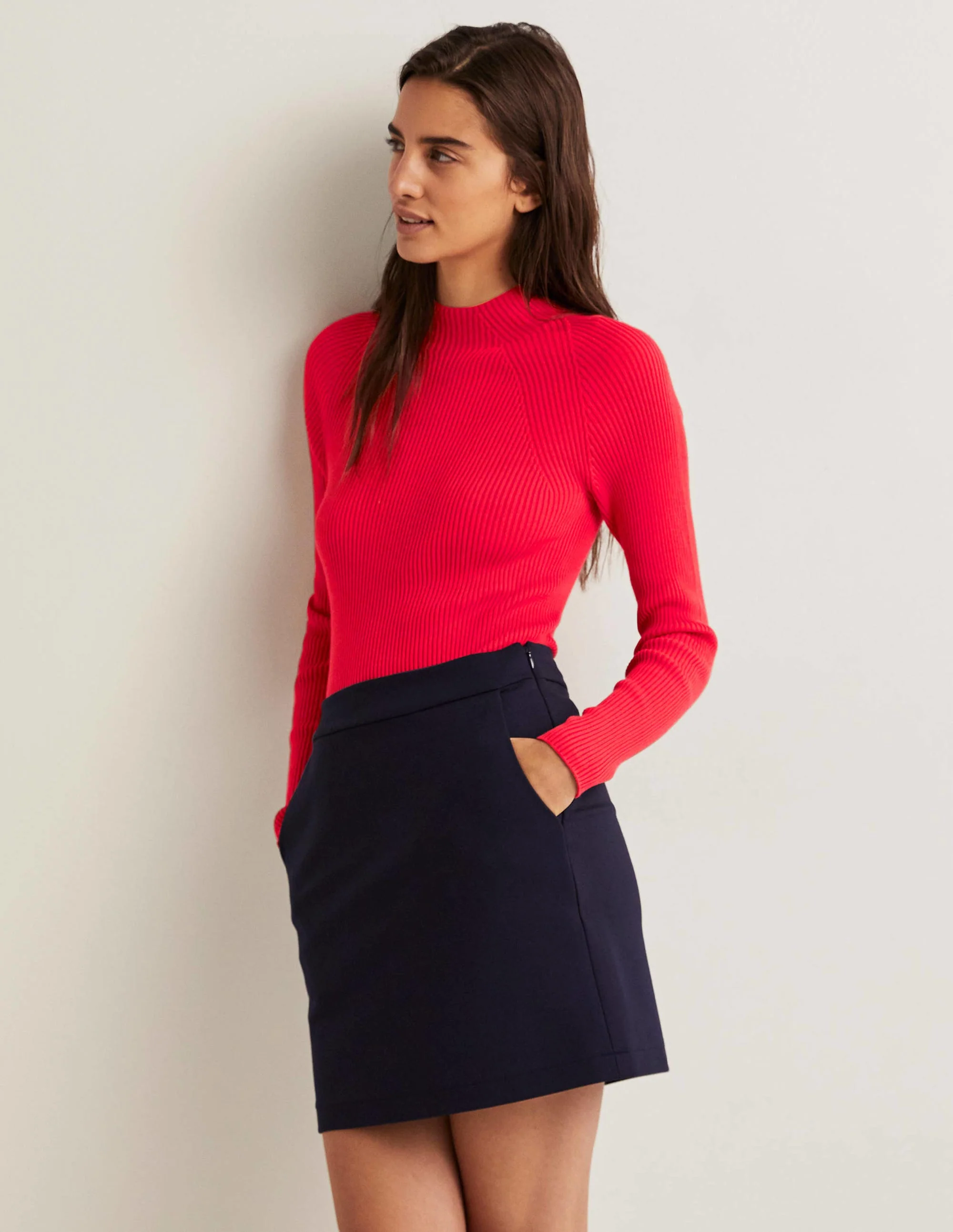 Gerippter Pullover mit hohem Kragen-Erdbeerkuchenrot