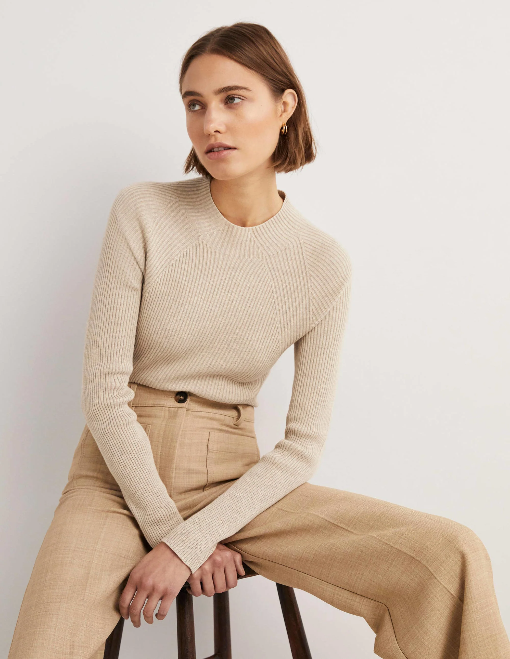 Gerippter Pullover mit hohem Kragen-Mausbraun Melange