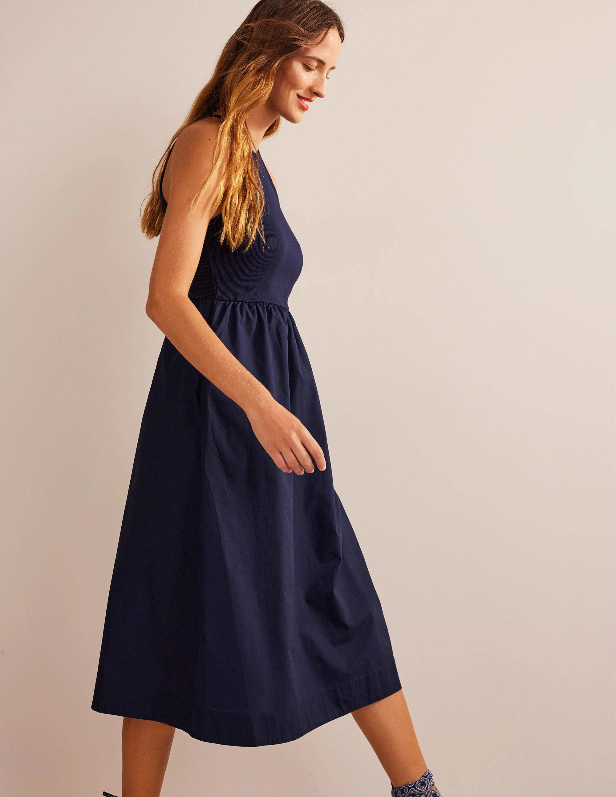Geripptes Neckholder-Midikleid-Marineblau - Image 4