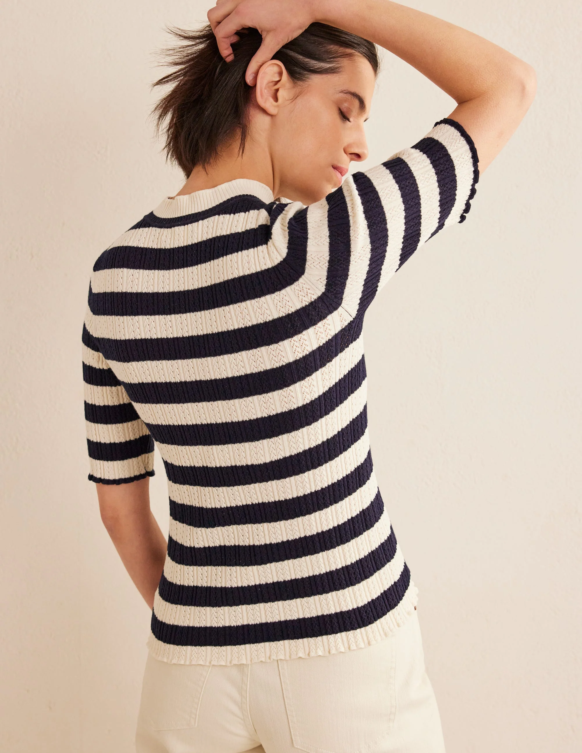 Geripptes T-Shirt mit hohem Kragen-Marineblau/Naturweiß, Gestreift - Image 3