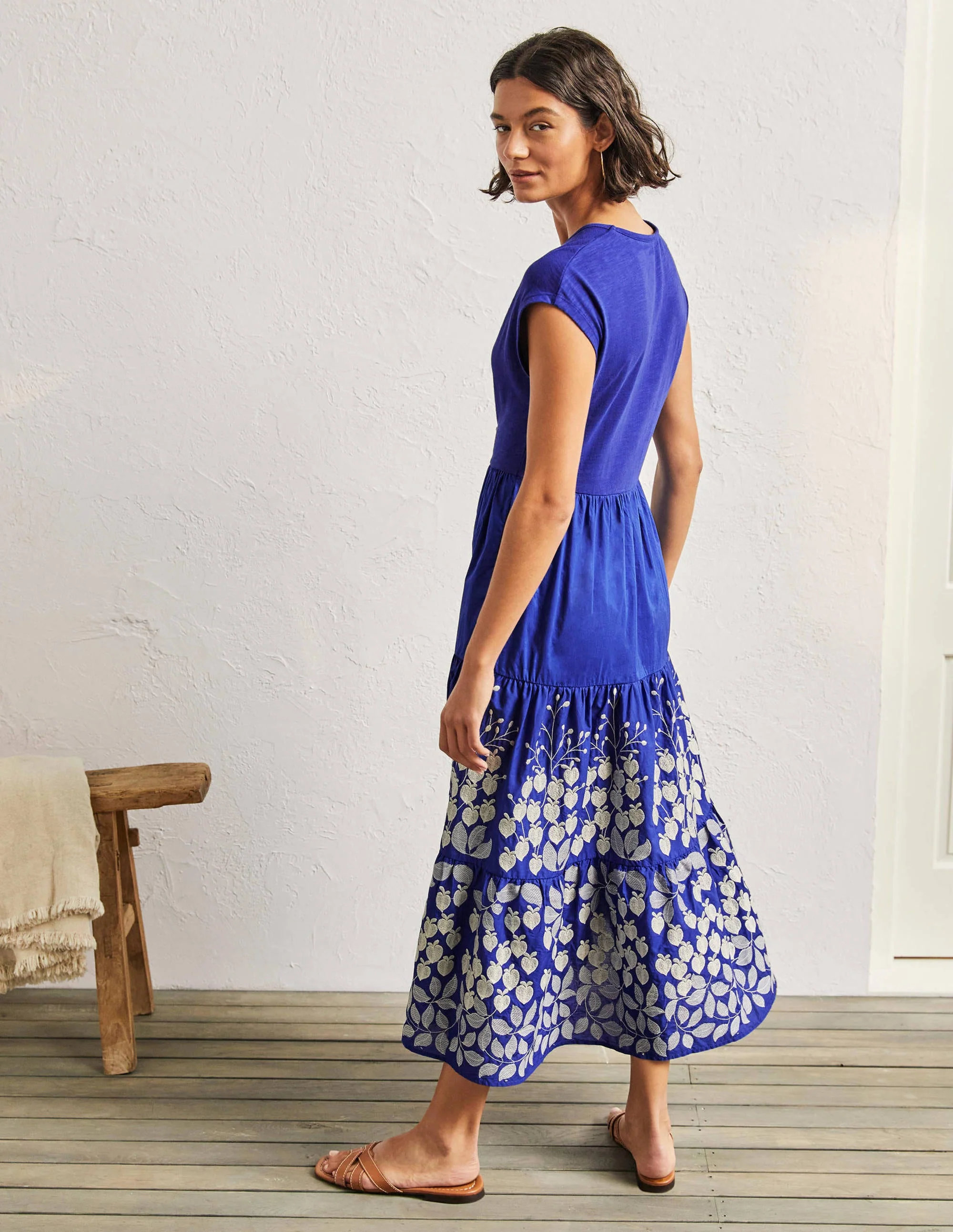 Gestuftes Midikleid mit Stickerei-Wellenblau, Stickerei - Image 3