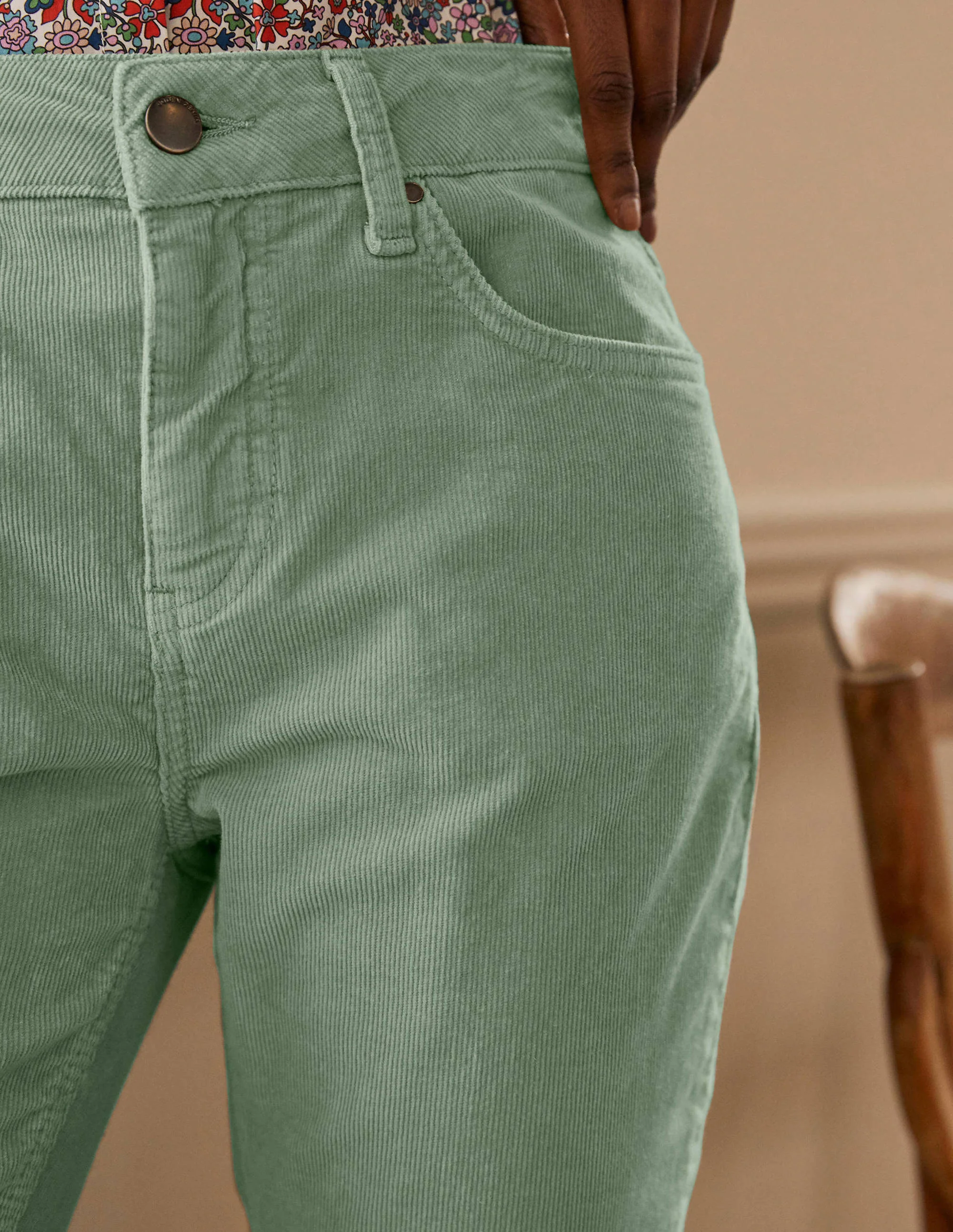 Girlfriend-Cordjeans-Helles Olivgrün - Image 2