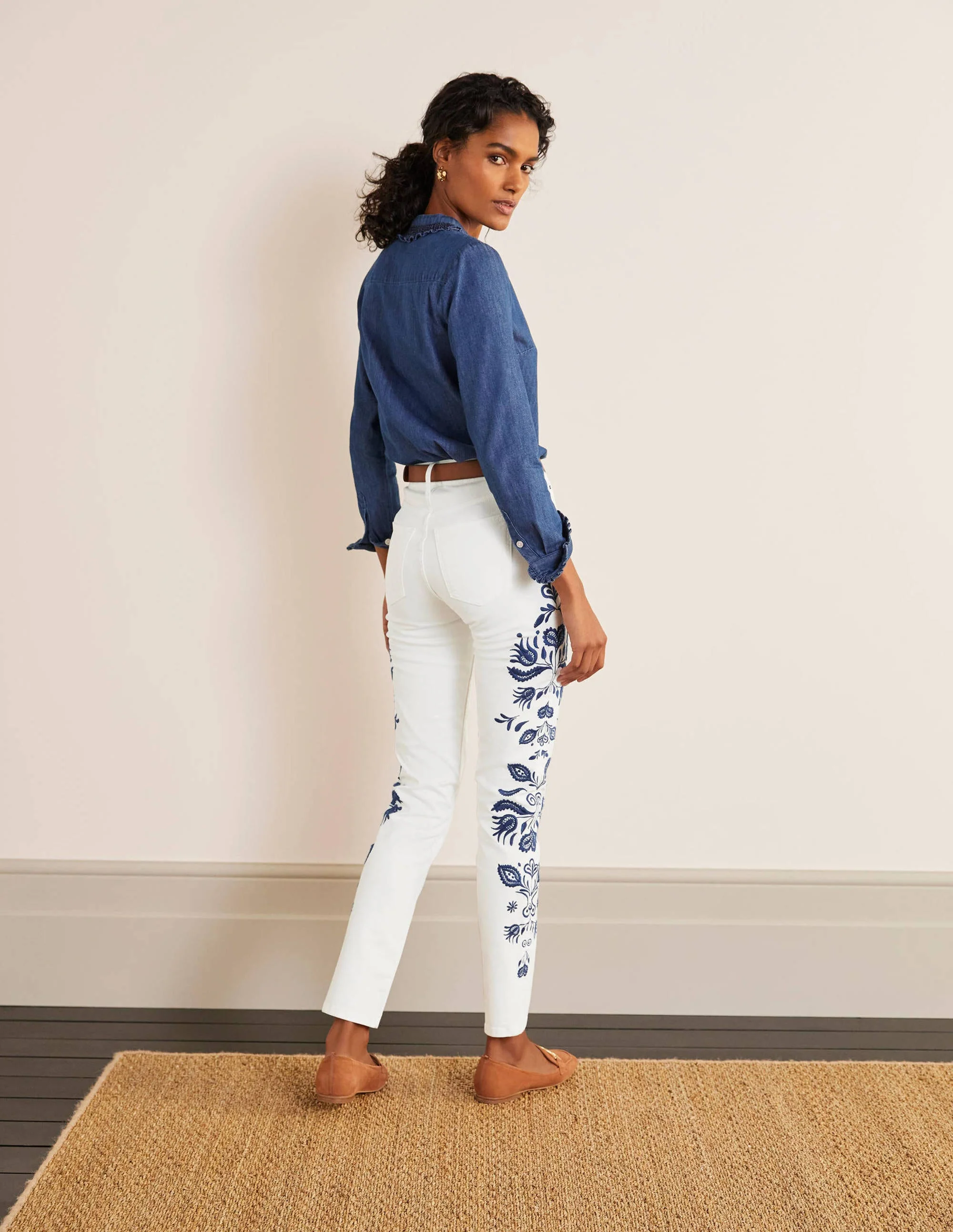 Girlfriend-Jeans-Weiß mit Stickerei - Image 2