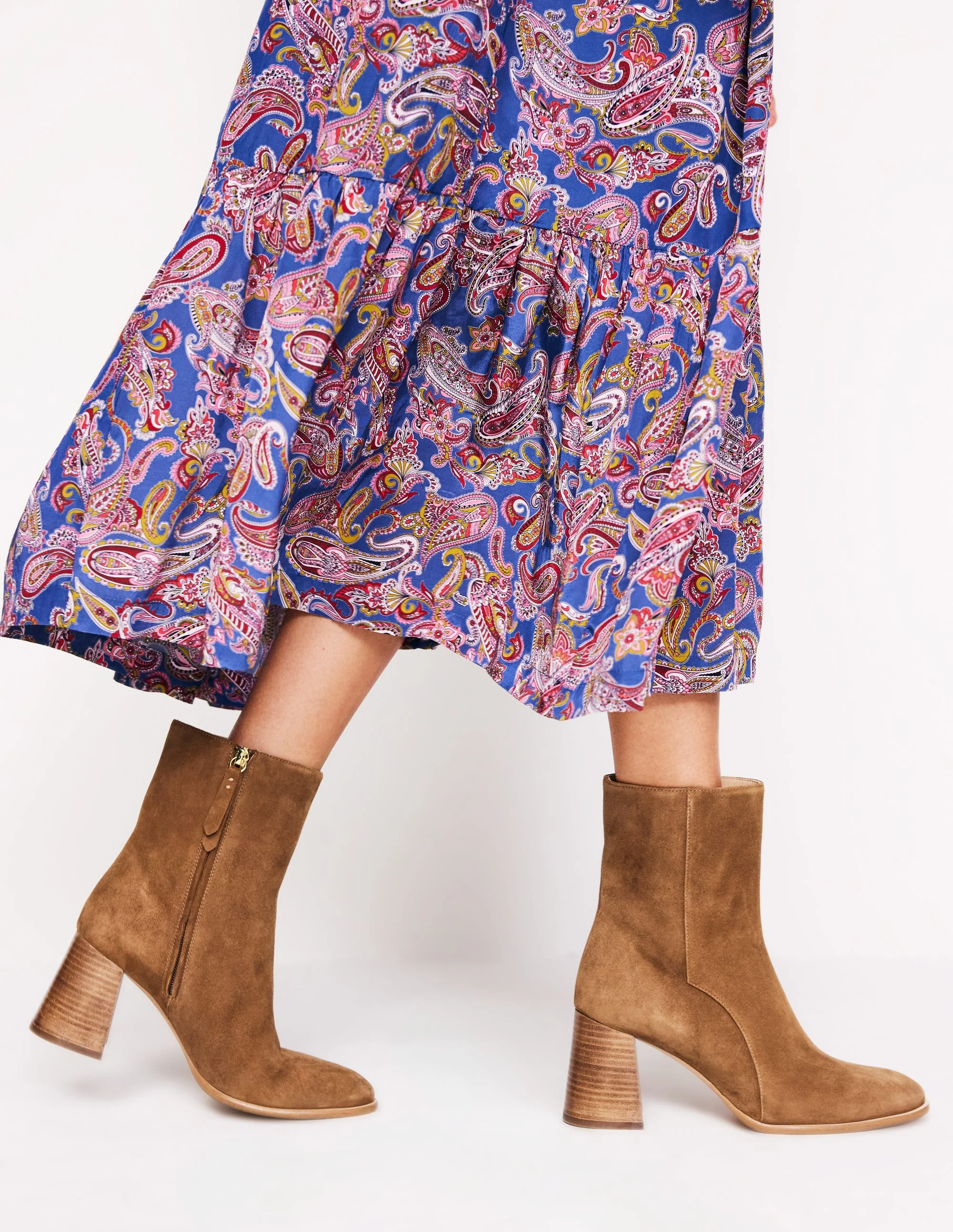 Halbhohe Lederstiefel mit Absatz-Hellbraunes Veloursleder