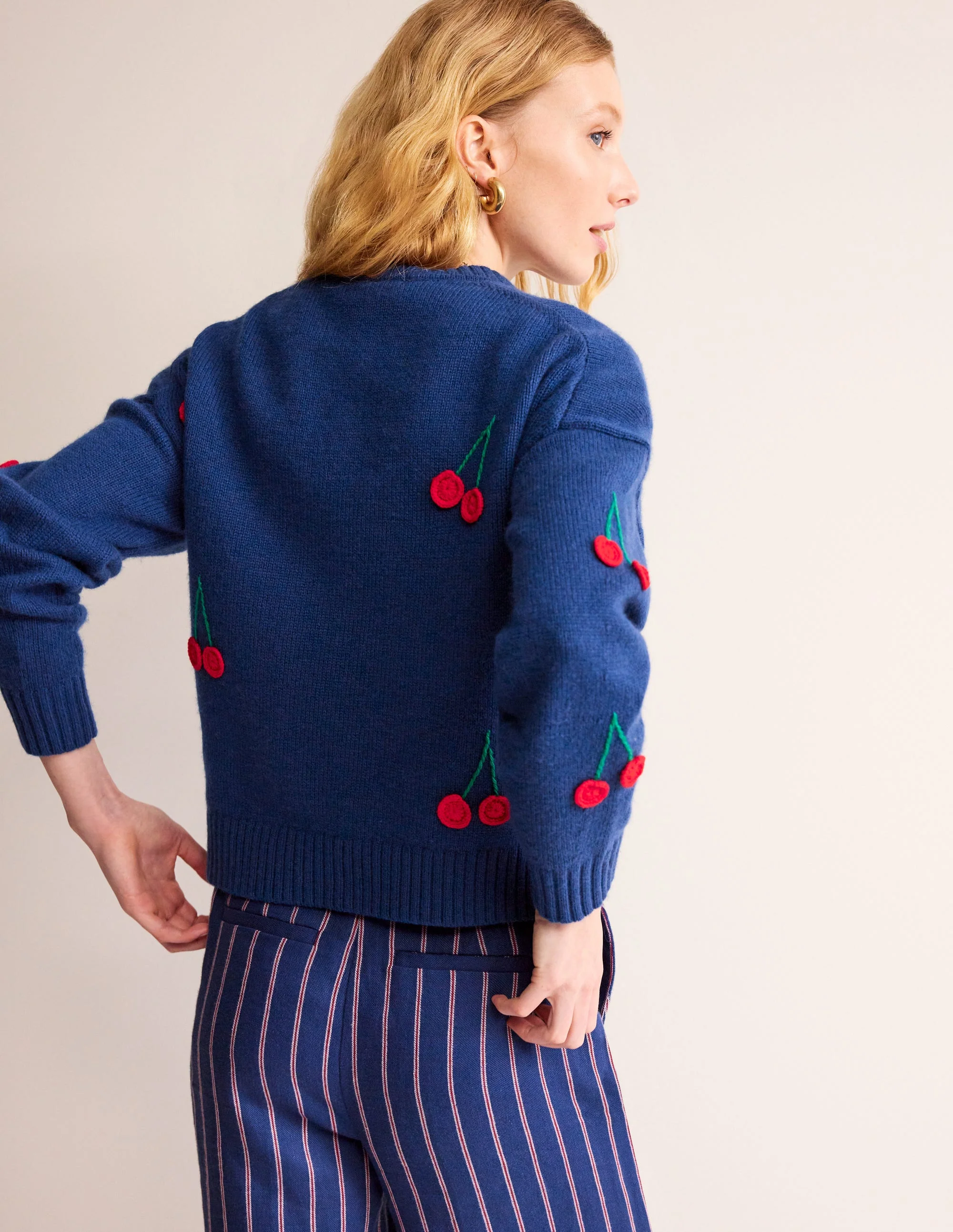 Handbestickter Pullover-Marineblau Pfingstrose, Kirschen - Image 3
