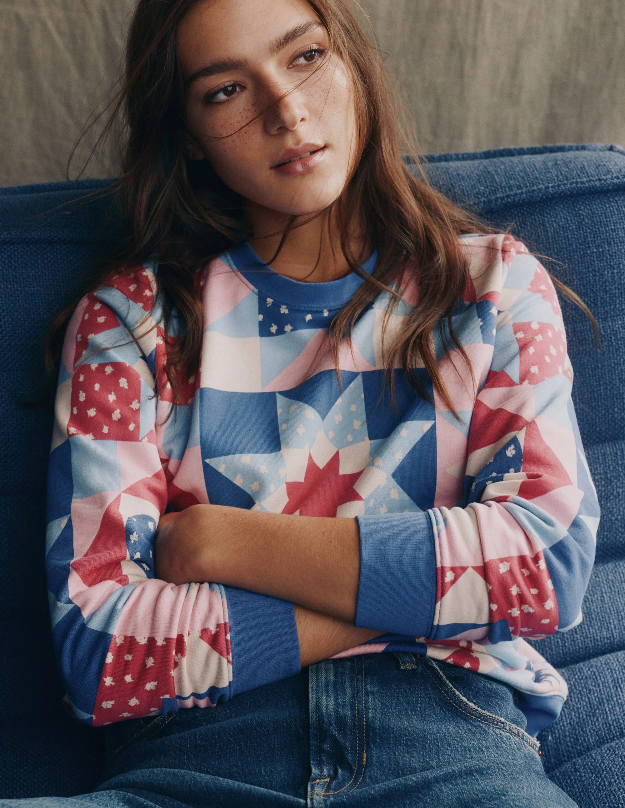 Hannah Sweatshirt mit Print-Bunt, Patchwork Herz - Image 5