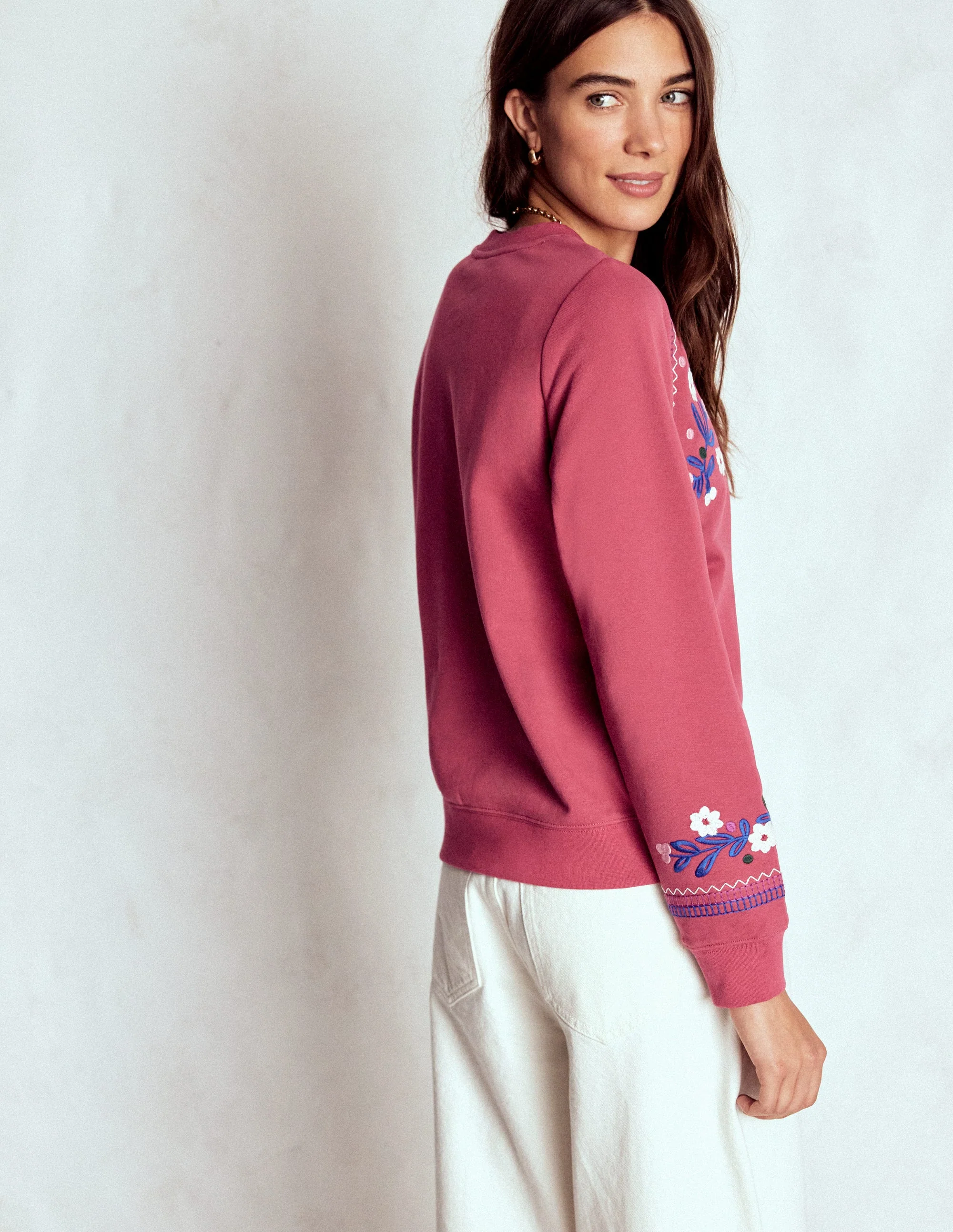 Hannah Sweatshirt mit Stickerei-Erdiges Rot, Bunt Blumenmuster - Image 3
