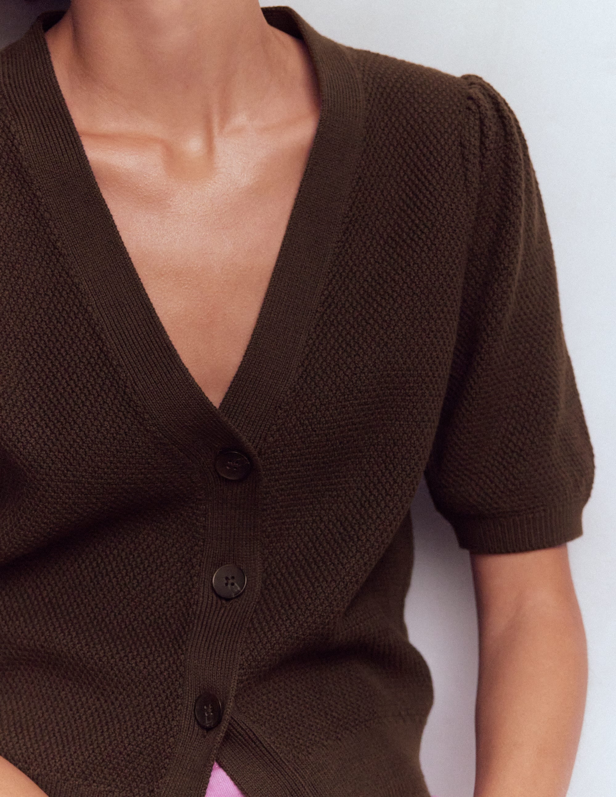 Hayley Baumwollstrickjacke mit V-Ausschnitt-Espresso - Image 3