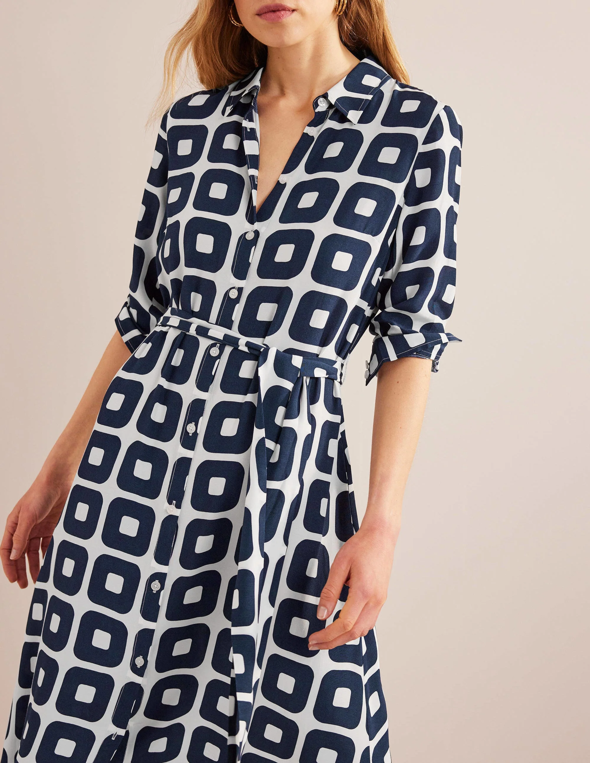 Hemdblusenkleid in Midilänge mit Muster-Französisches Marineblau, kleiner Würfel - Image 2