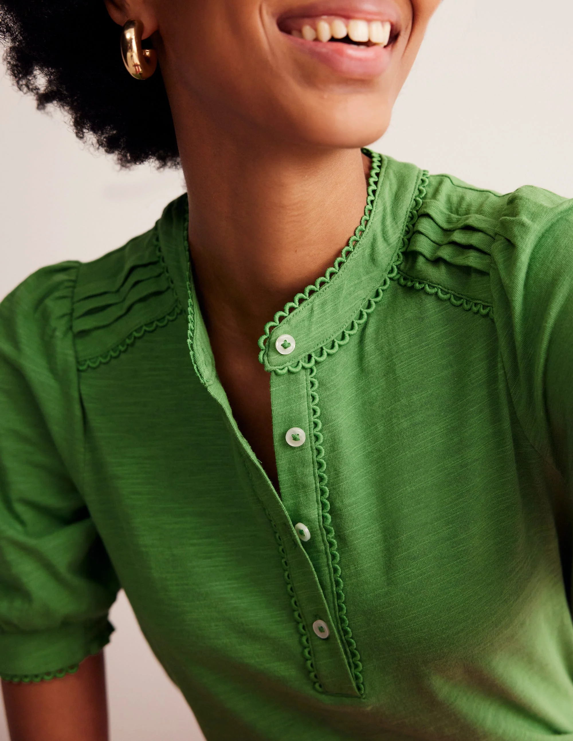Henley-Shirt mit Biesen und Puffärmeln-Grün - Image 3