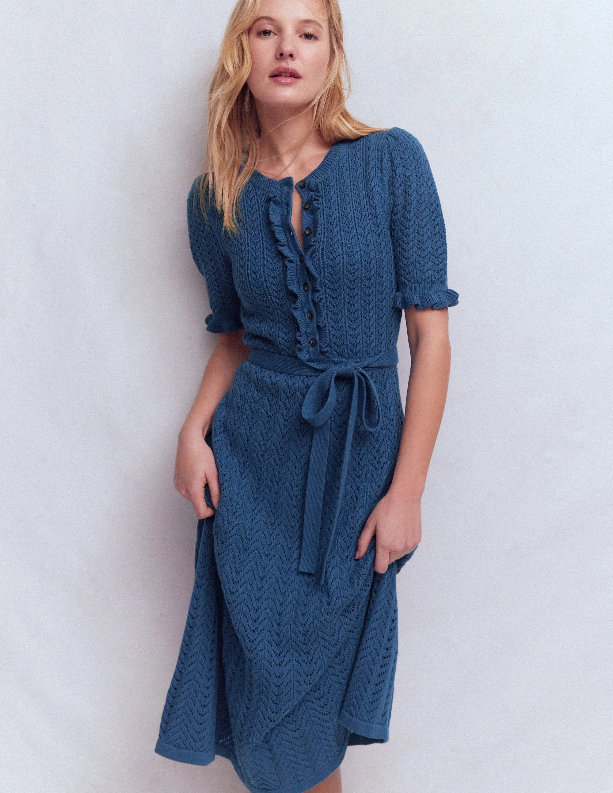 Henley-Strickkleid mit Rüschen-Denim-Blau