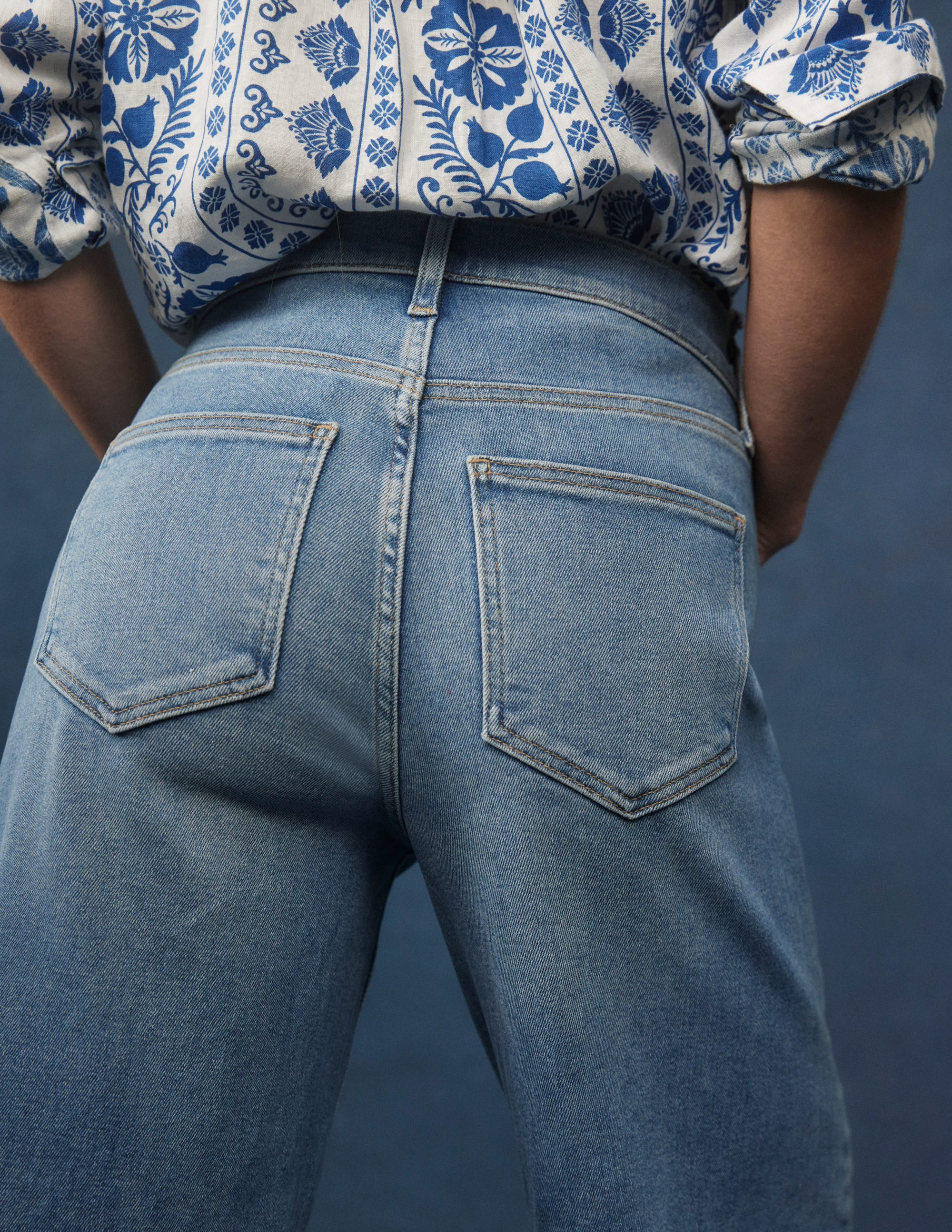 Hoch geschnittene Jeans mit weitem Bein-Ausgeblichene Optik - Image 12