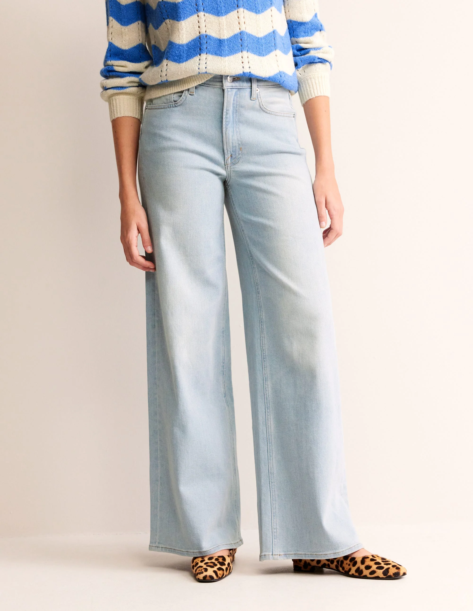 Hoch geschnittene Jeans mit weitem Bein-Helle Waschung - Image 4