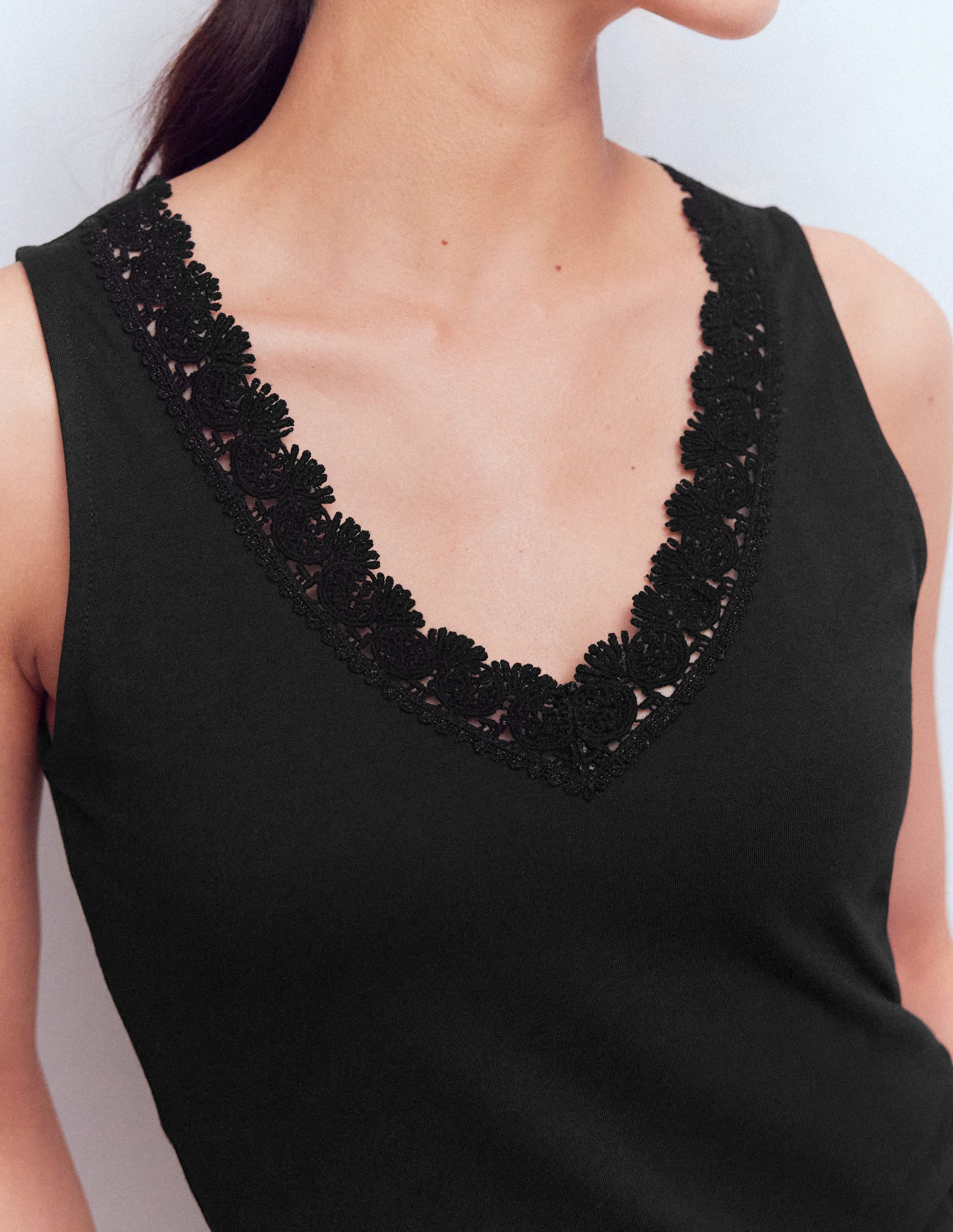 Imi Superweiches Top mit V-Ausschnitt-Black Beauty - Image 2