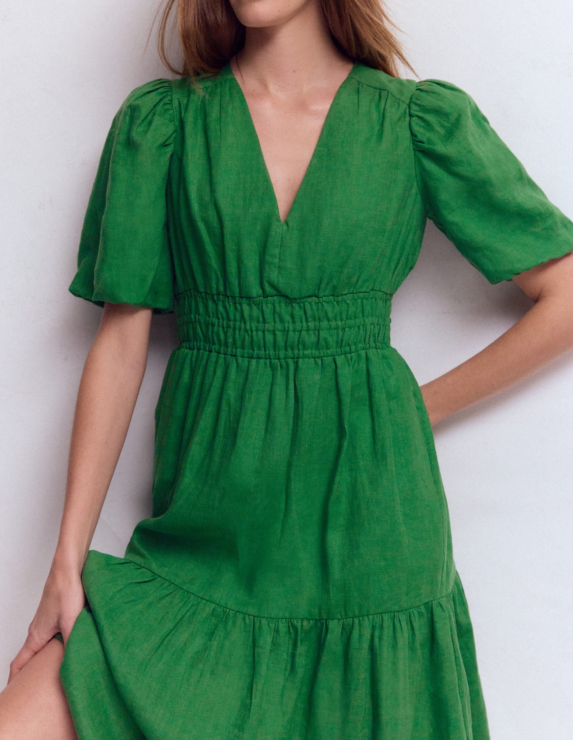 Irene Midikleid aus Leinen-Highland-Grün - Image 2