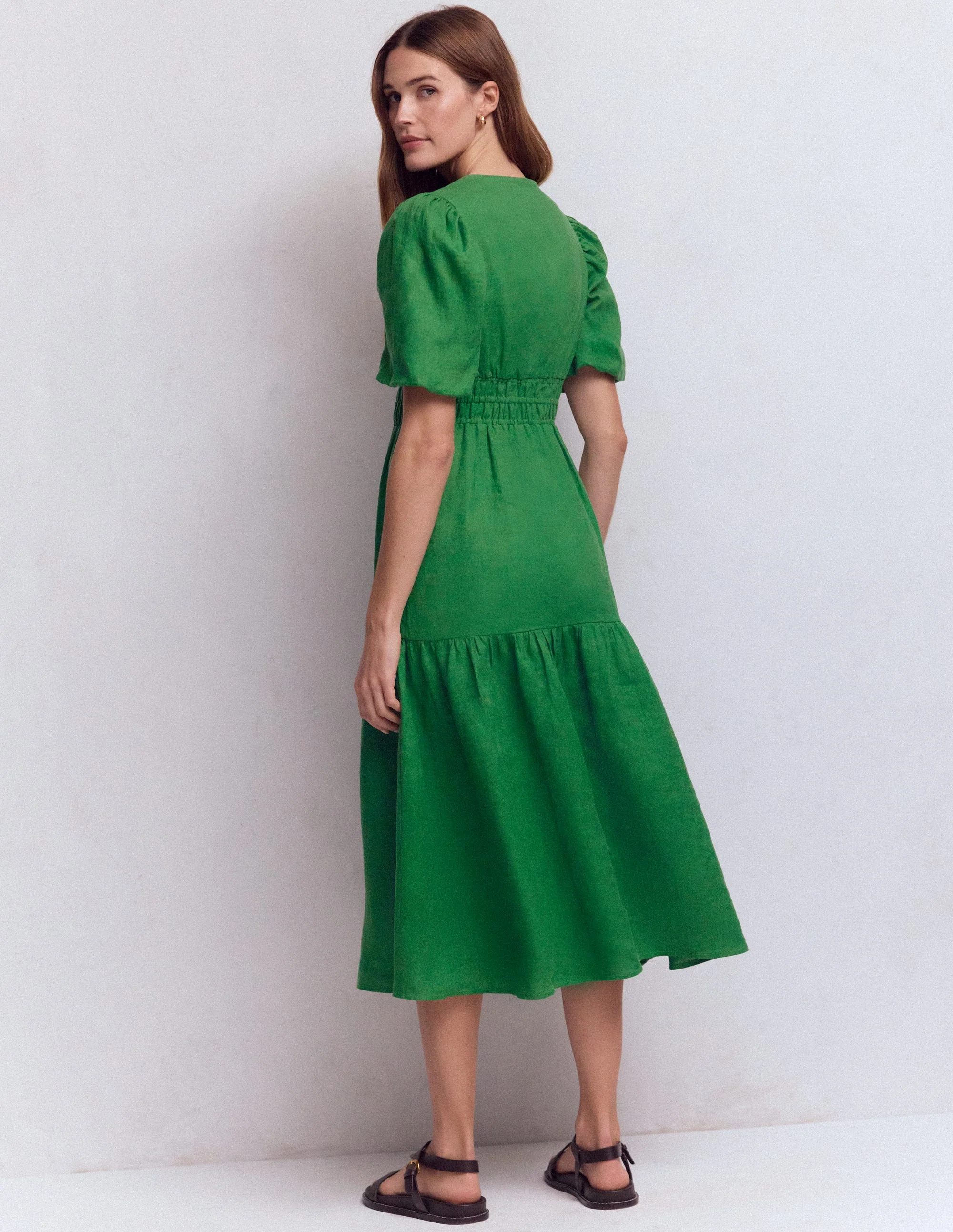 Irene Midikleid aus Leinen-Highland-Grün - Image 3