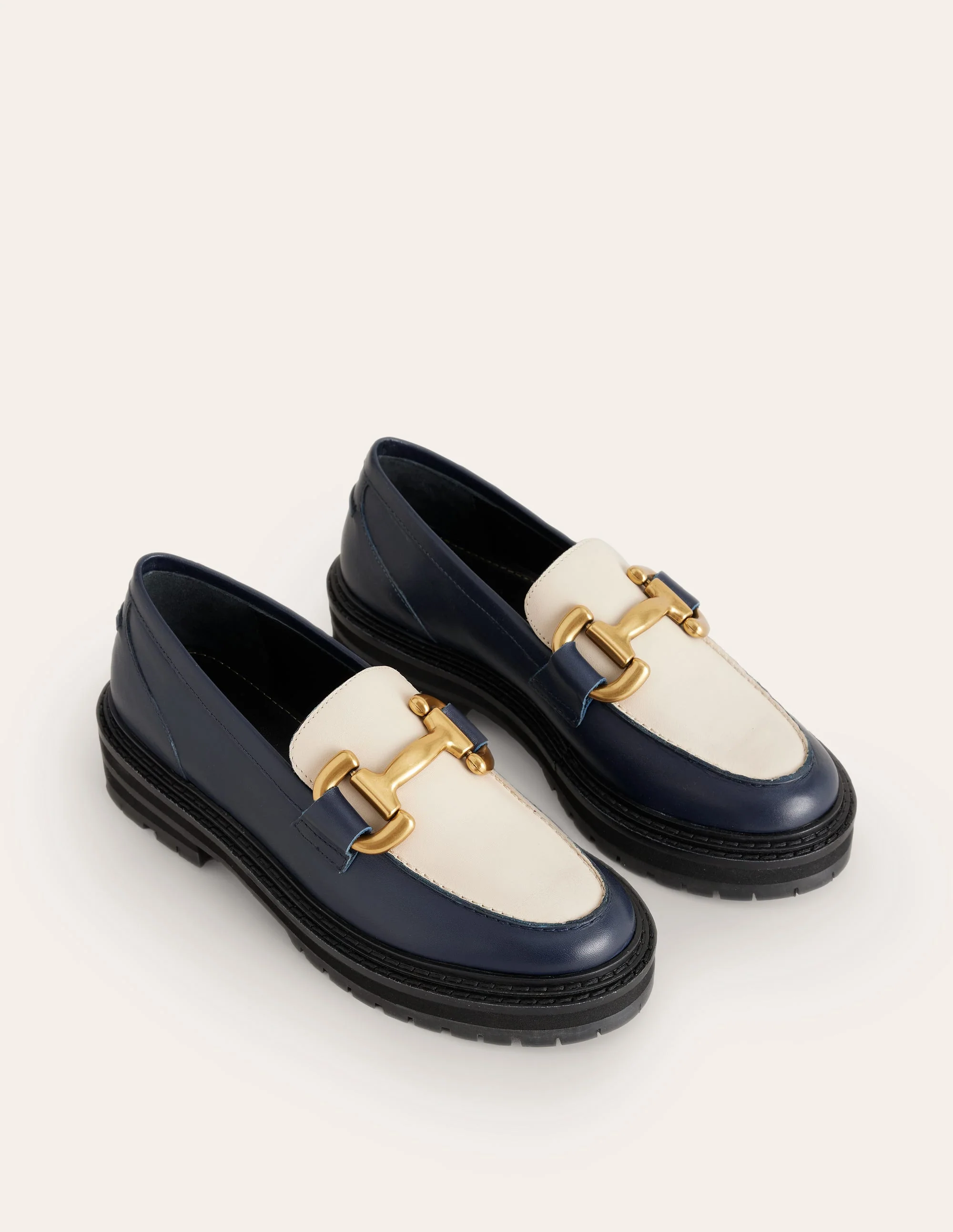 Iris Klobige Loafer mit Trensendetail-Navy/Ecru - Image 3