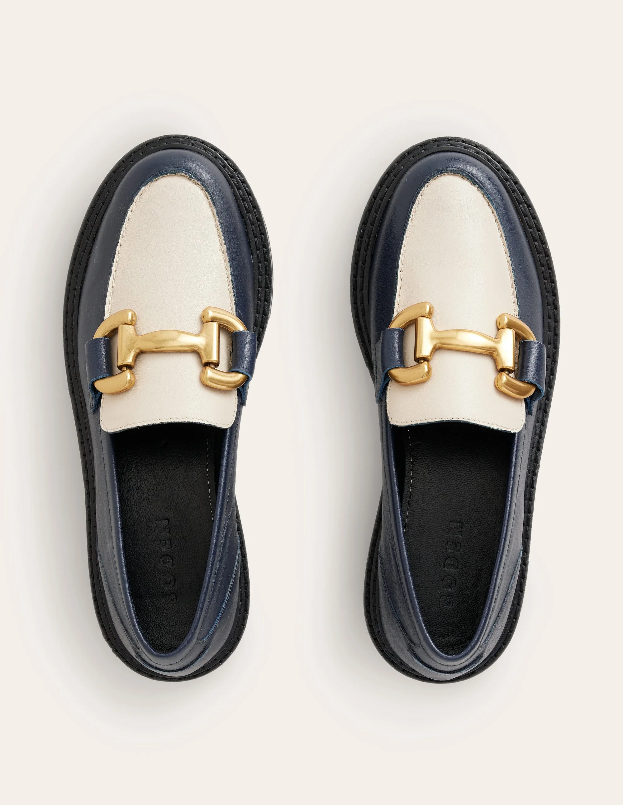 Iris Klobige Loafer mit Trensendetail-Navy/Ecru - Image 5