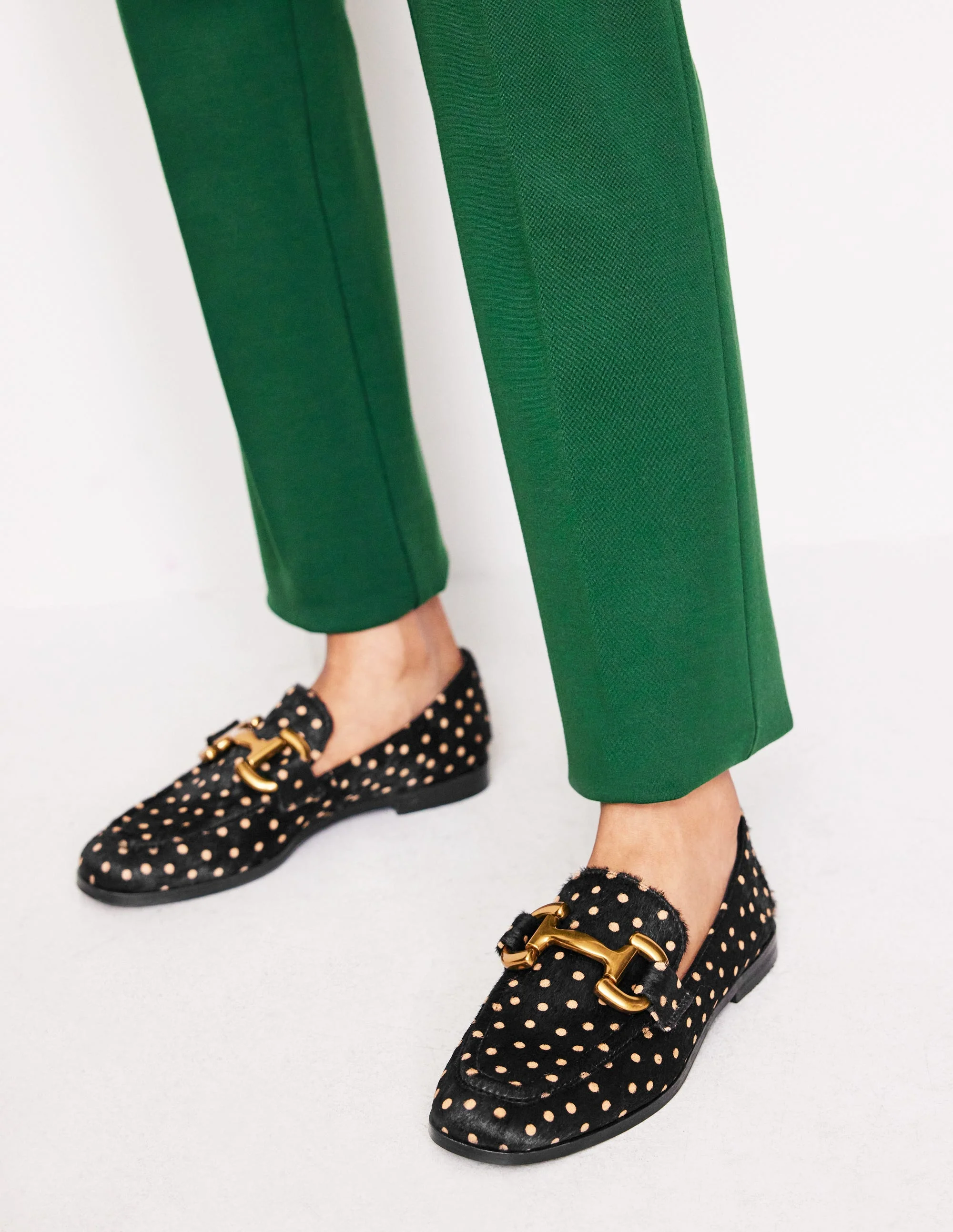Iris Loafer mit Trensendetail-Punkte Schwarz und Camel