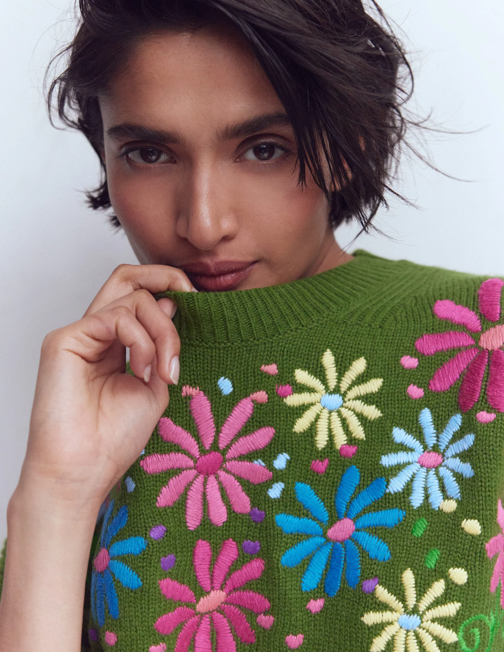 Isa Bestickter Pullover-Kräutergarten, Grün Blumen - Image 2