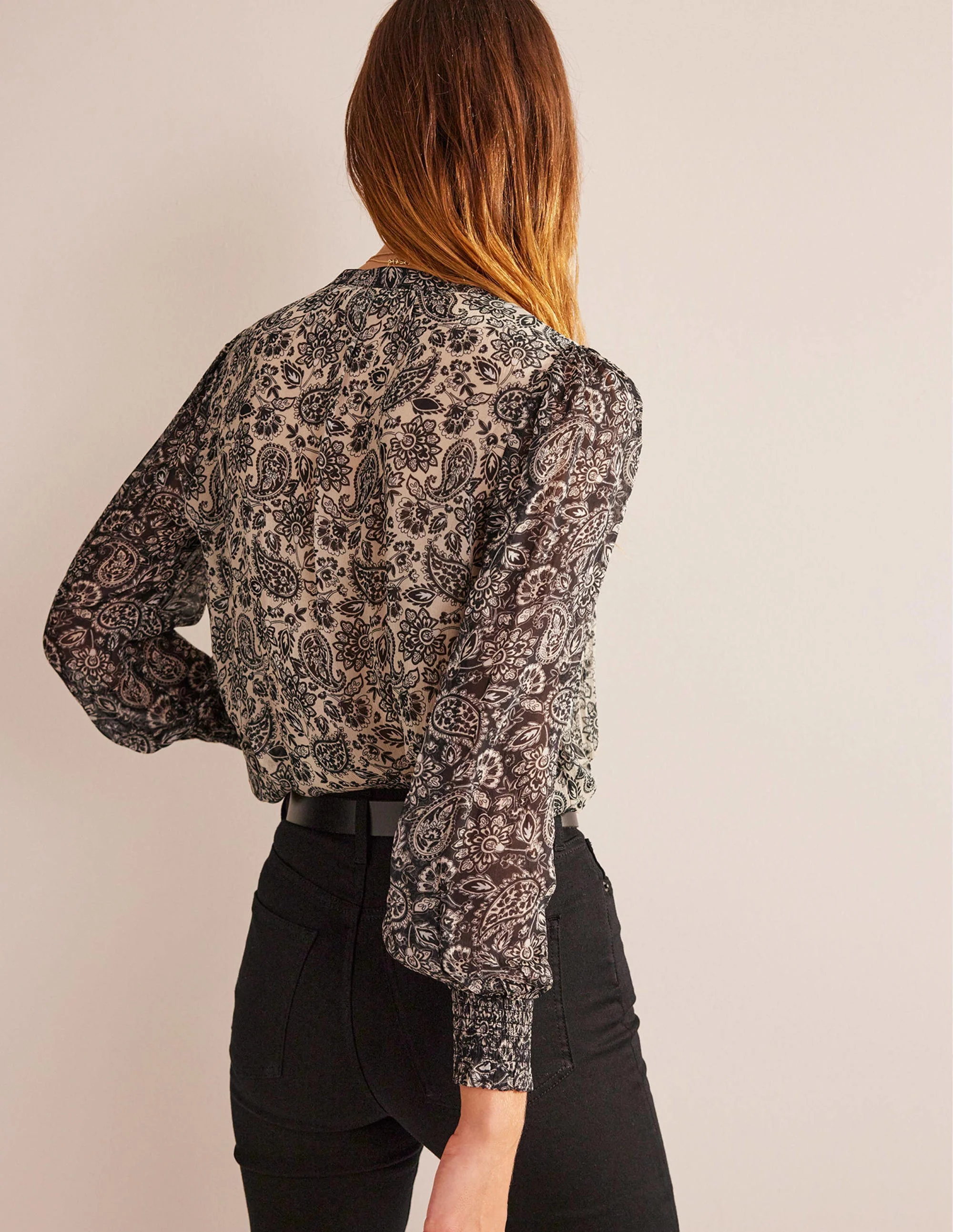 Isla Upcycling-Bluse mit Biesen-Schwarz, Paisley - Image 3