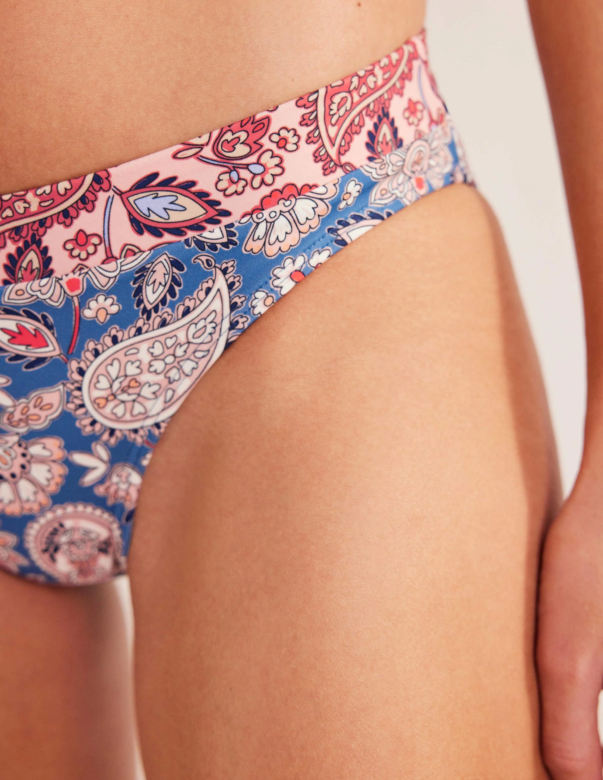 Ithaca Bikinihose mit Einsatz-Klassisches Marineblau, Paisleymuster - Image 2