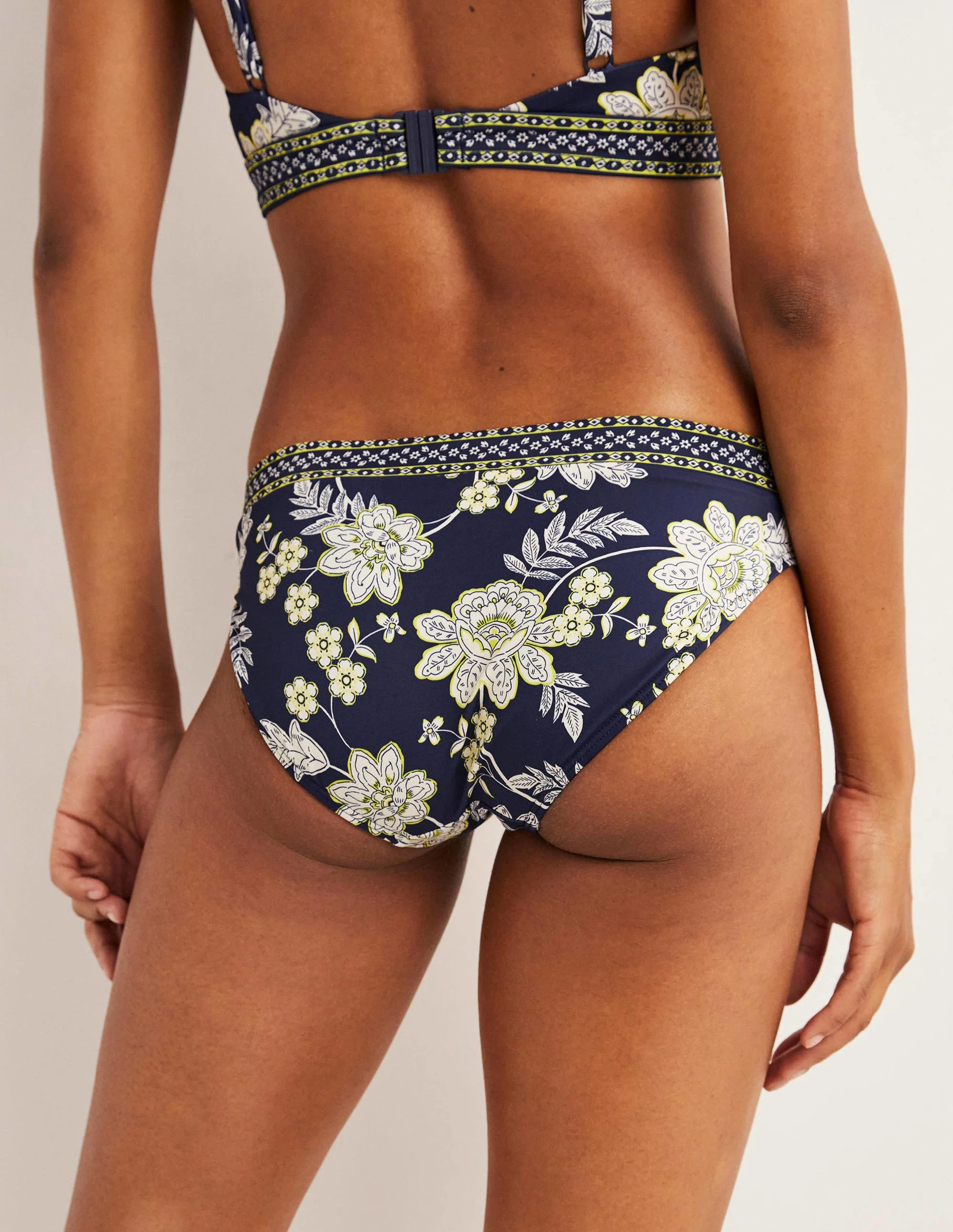 Ithaca Bikinihose mit Einsatz-Navy, Chintz-Blumen - Image 3