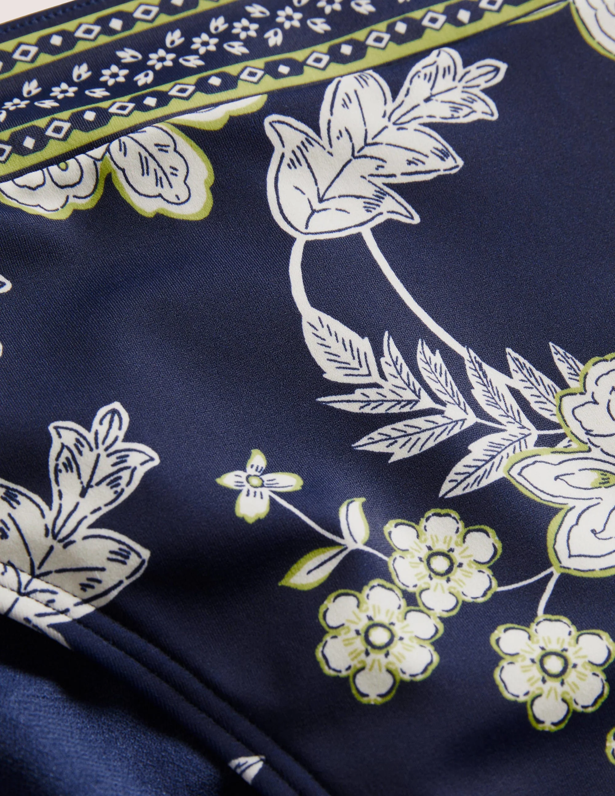 Ithaca Bikinihose mit Einsatz-Navy, Chintz-Blumen - Image 5