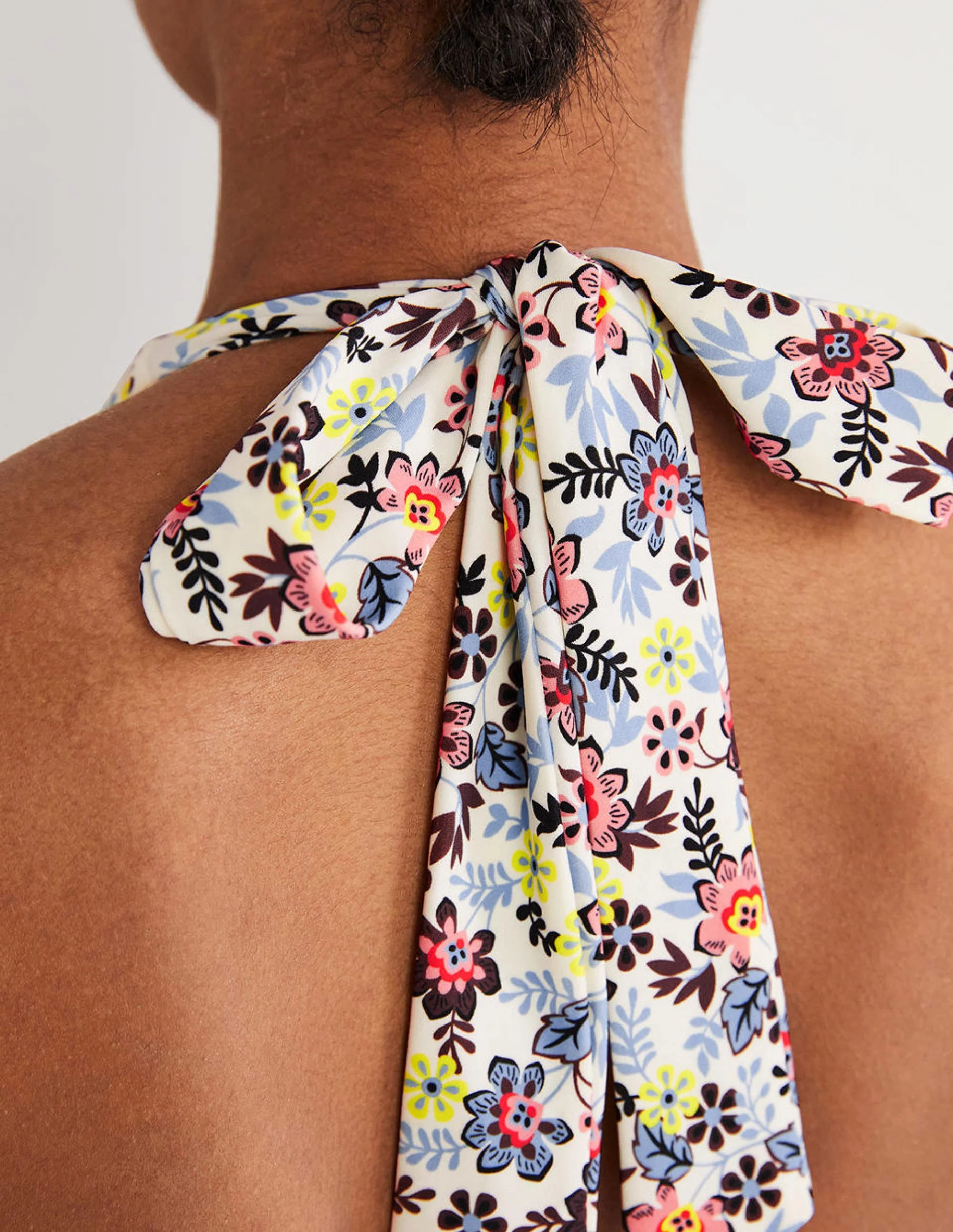 Ithaka Neckholder-Bikinioberteil-Schwarz, Üppige Blätter - Image 3