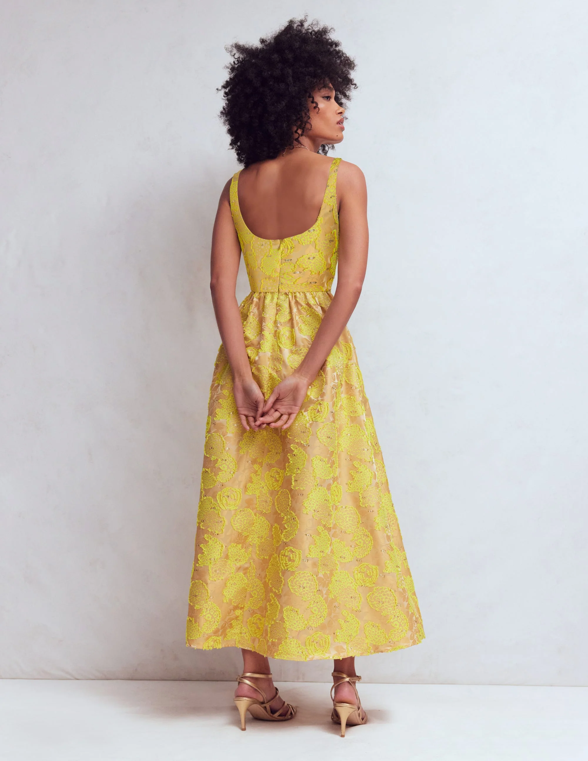 Jacquardkleid mit tiefem Rundhalsausschnitt-Gelb Jacquard - Image 4